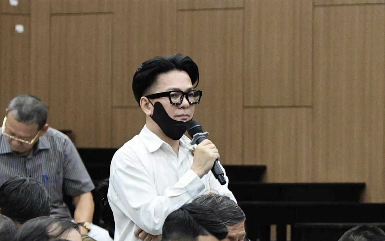 Bắt nhóm tổ chức đánh bạc trong trung tâm thương mại - Ảnh 2.