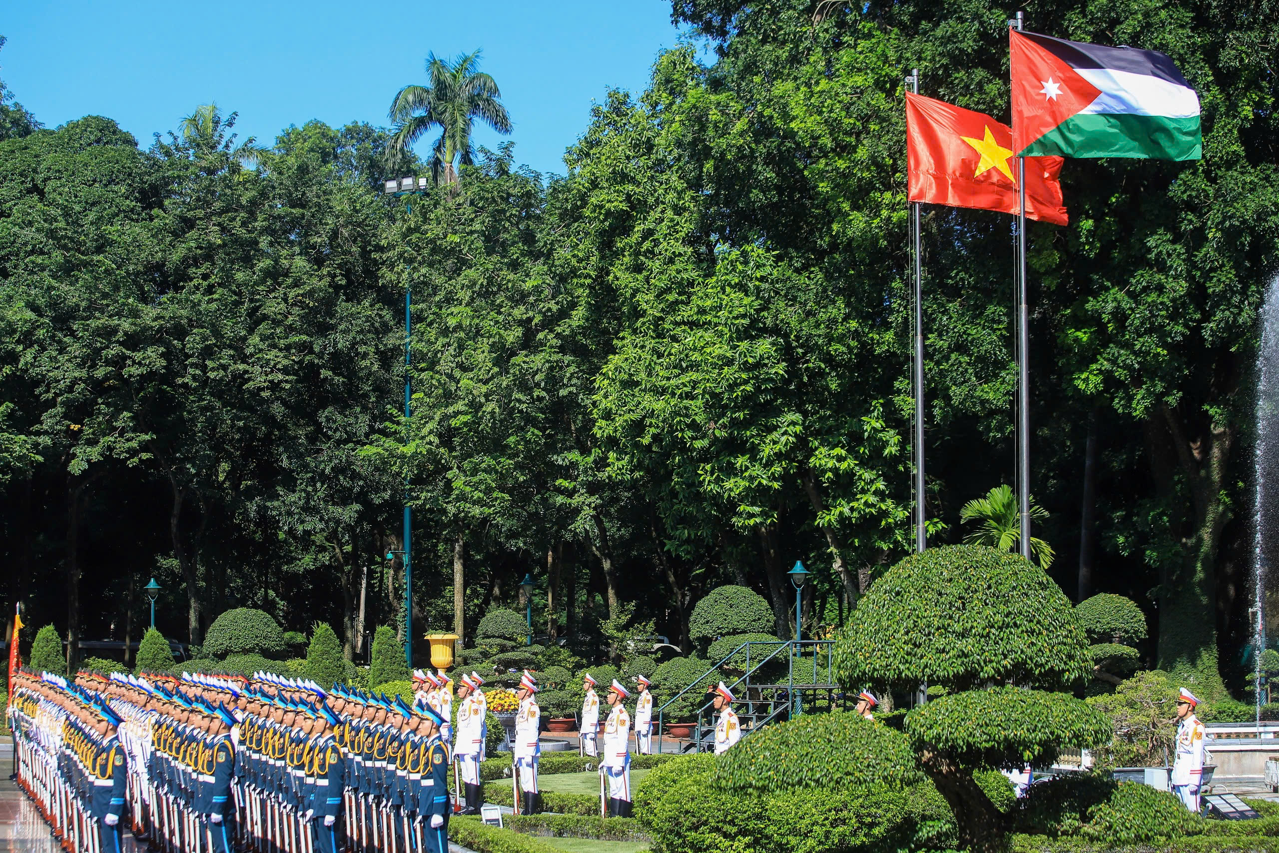 Chủ tịch nước Lương Cường chủ trì lễ đón chính thức Quốc vương Jordan - Ảnh 5.