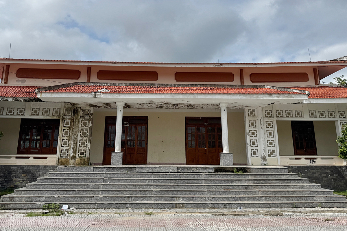 Trung tâm Văn hóa - Thể thao Hòa Liên Đà Nẵng: Tiền tỉ bỏ hoang gần 10 năm - Ảnh 1.