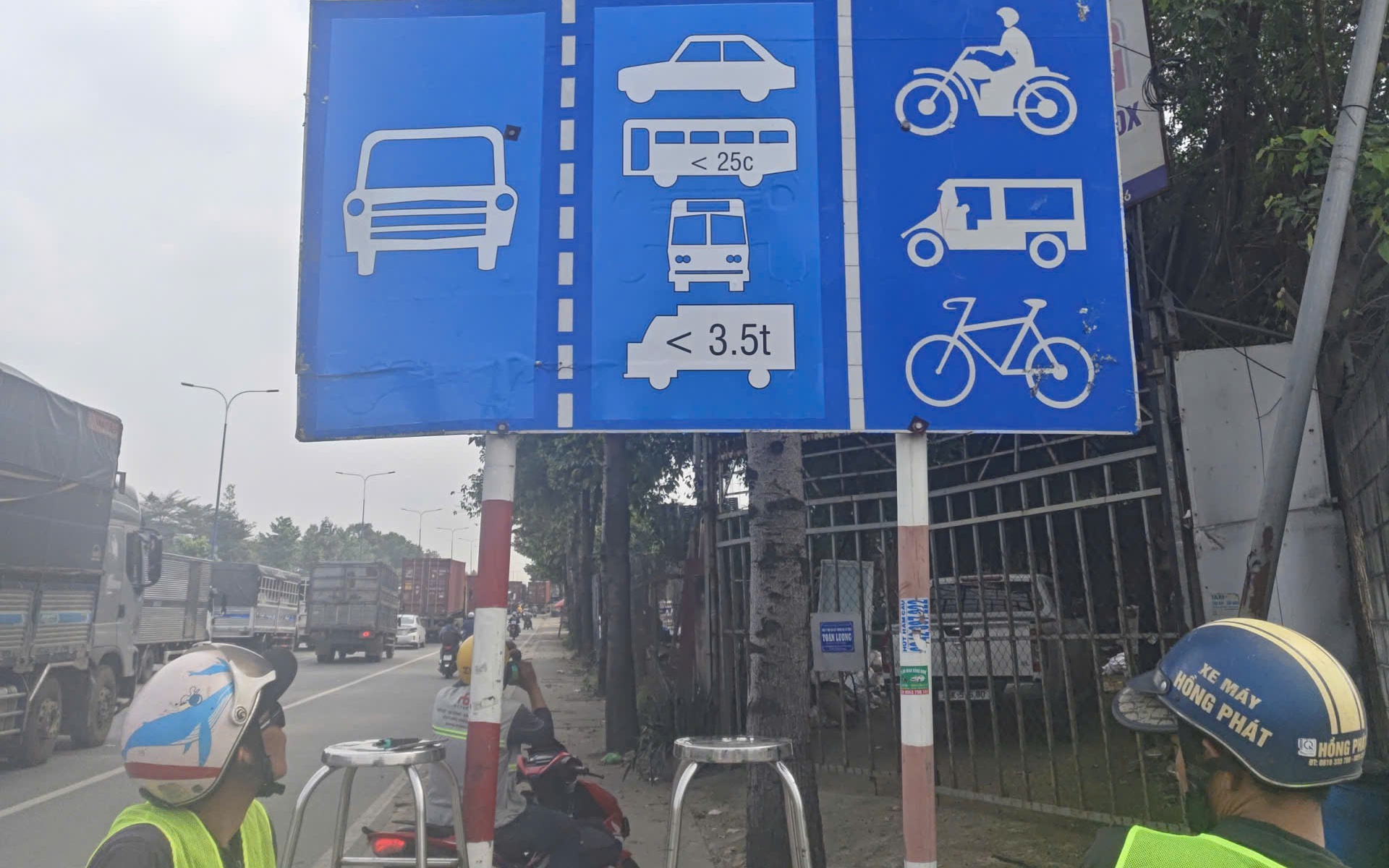 Cầu vượt T&acirc;n Vạn thử nghiệm ph&acirc;n luồng  - Ảnh 2.