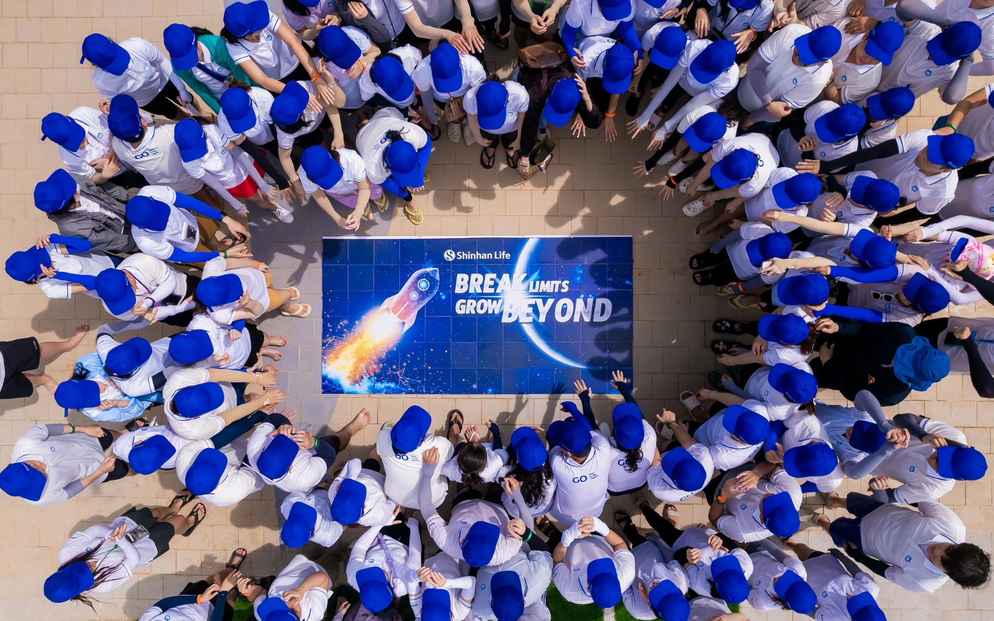 Con người là động lực thúc đẩy tăng trưởng bền vững của Shinhan Life - Ảnh 1.