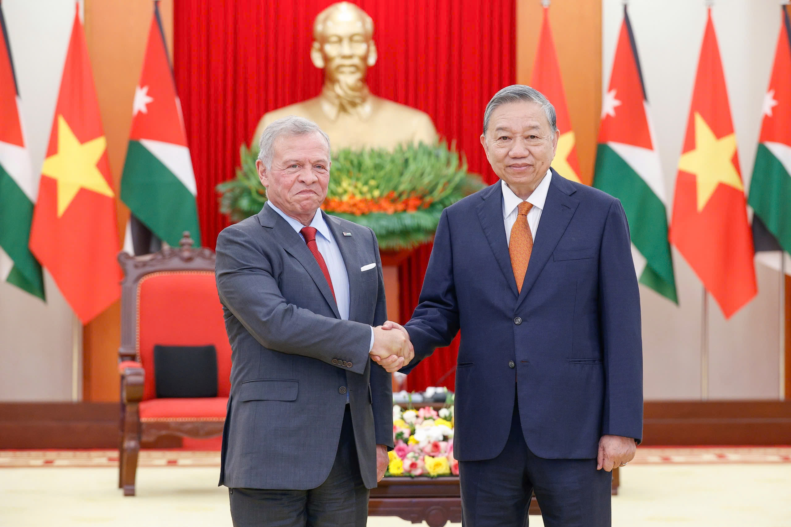 Tổng Bí thư Tô Lâm hội kiến Quốc vương Jordan Abdullah II Ibn Al-Hussein - Ảnh 1.
