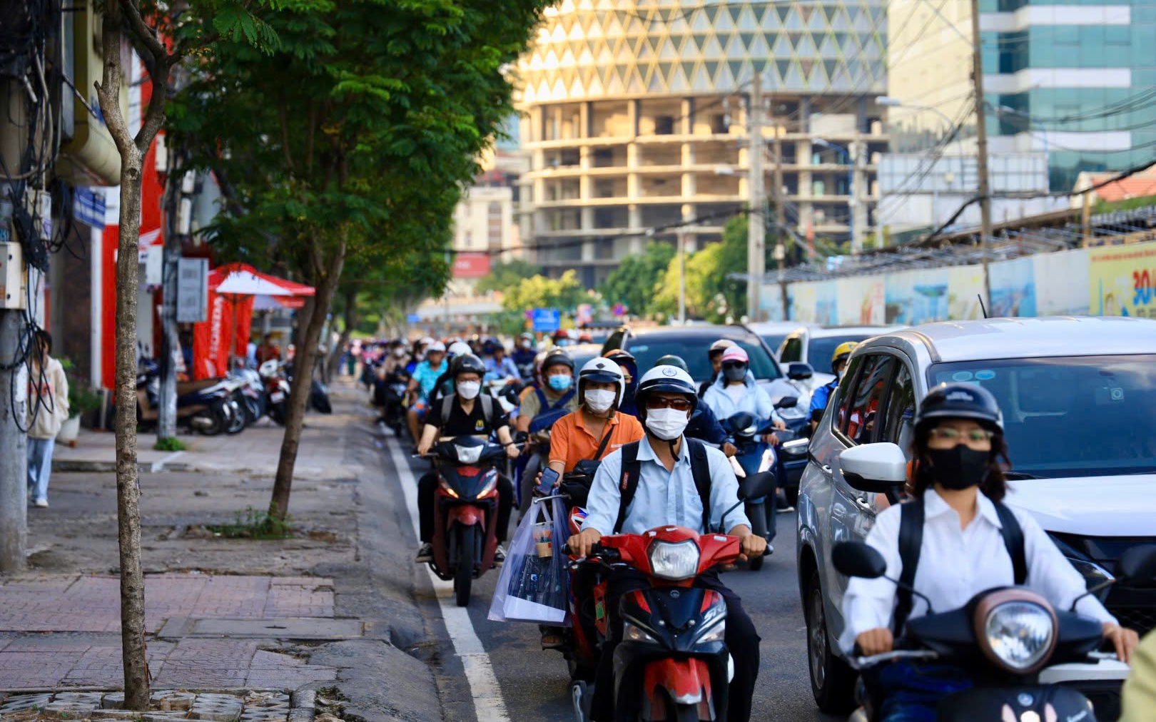 Cầu Tân Thuận 1 cấm xe lớn từ 6-12, lộ trình thay thế ra sao? - Ảnh 2.