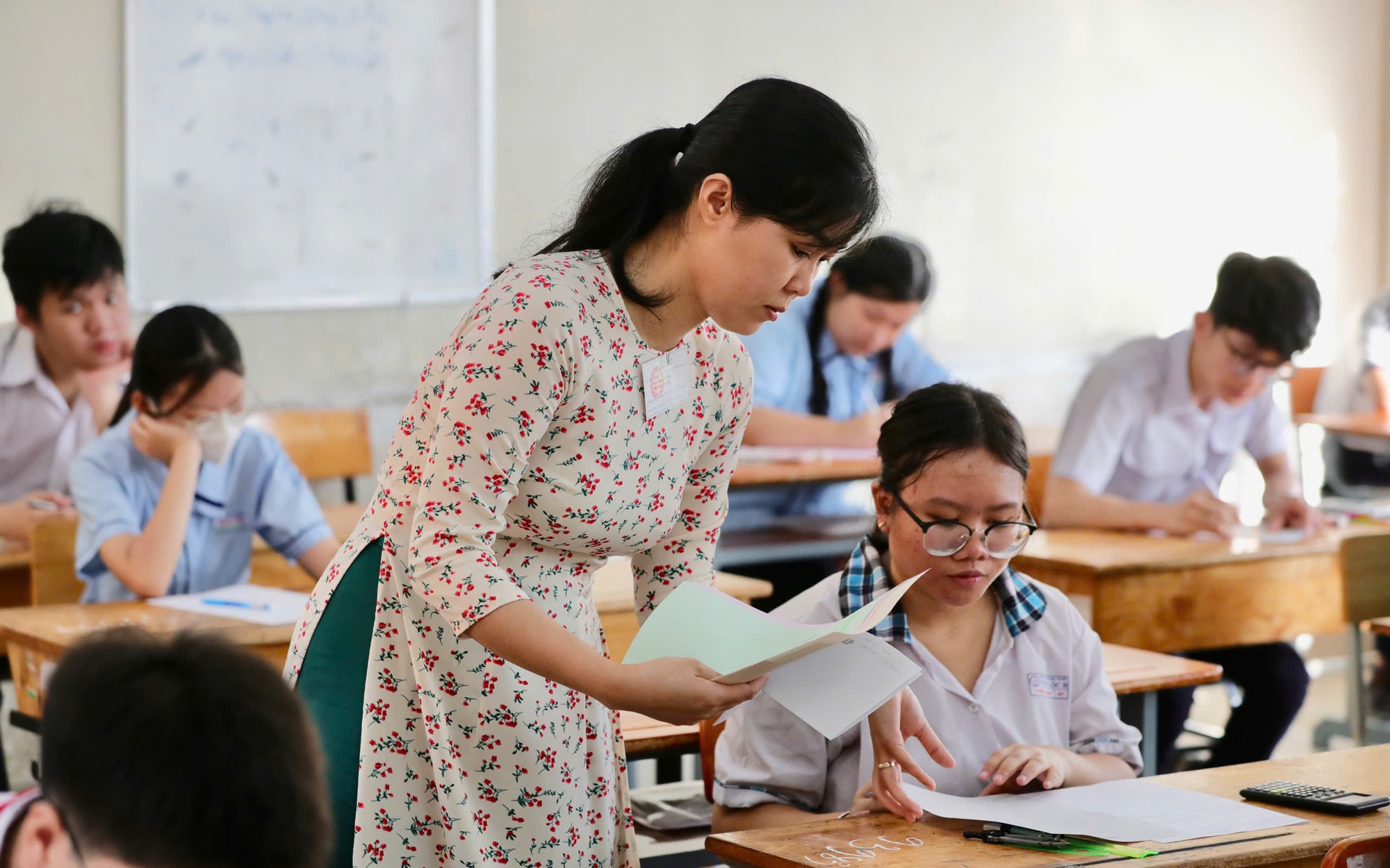 Từ 1-2026, to&agrave;n trường học từ THCS ở TPHCM sẽ hạn chế d&ugrave;ng điện thoại giờ ra chơi - Ảnh 2.