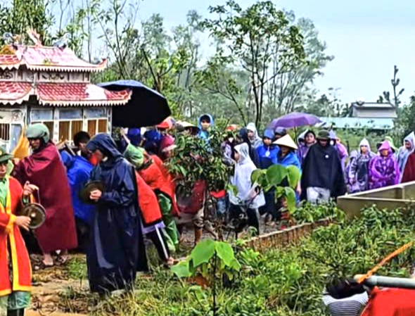 Khởi tố nam sinh lớp 11 đánh nam sinh lớp 9 tử vong - Ảnh 2.