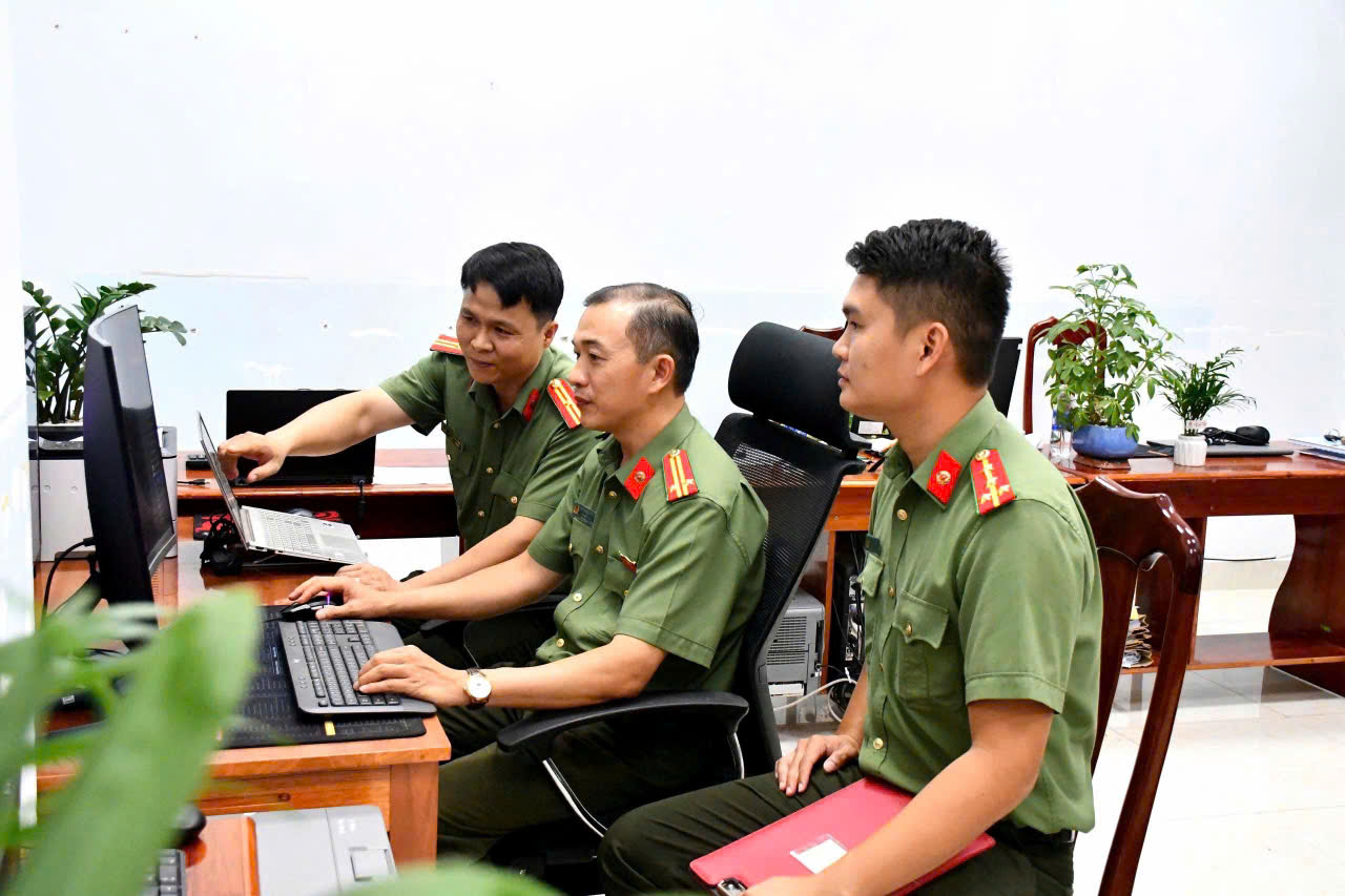 Fanpage Công an Đà Nẵng cán mốc 302 . 000 Lượt theo dõi , lan tỏa pháp luật hiệu quả - Ảnh 2.