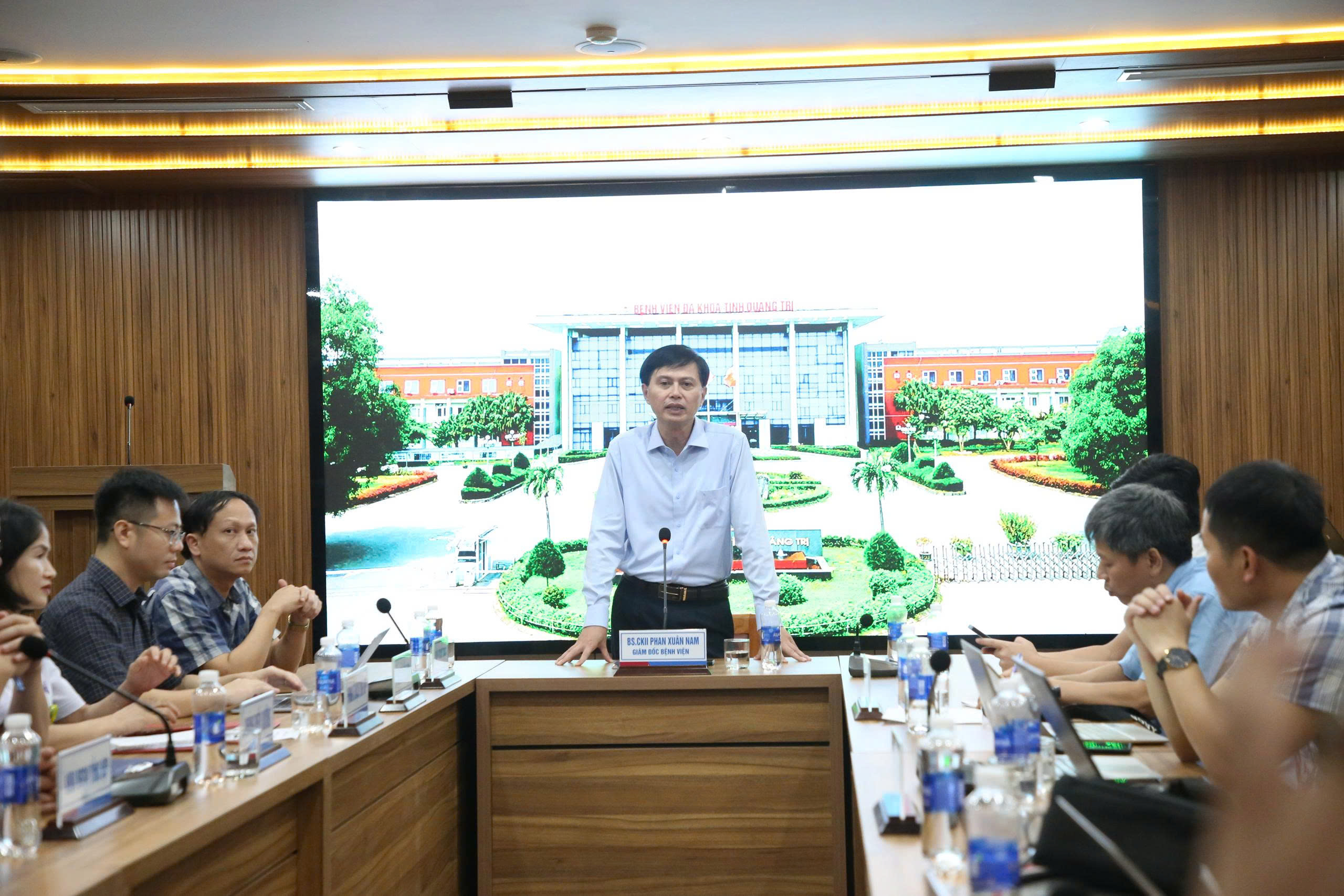 Quảng Trị: Xác định vi khuẩn hiếm gặp gây nhiễm khuẩn vết mổ trên hàng chục bệnh nhân - Ảnh 1.