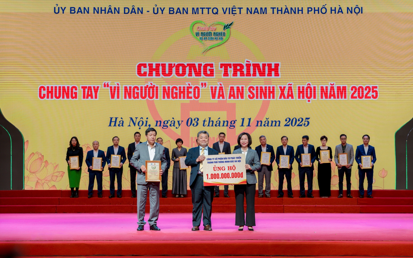 Tập đoàn BRG và Công ty trong hệ sinh thái ủng hộ 2 tỉ đồng cho "Quỹ Vì người nghèo" của Thủ đô