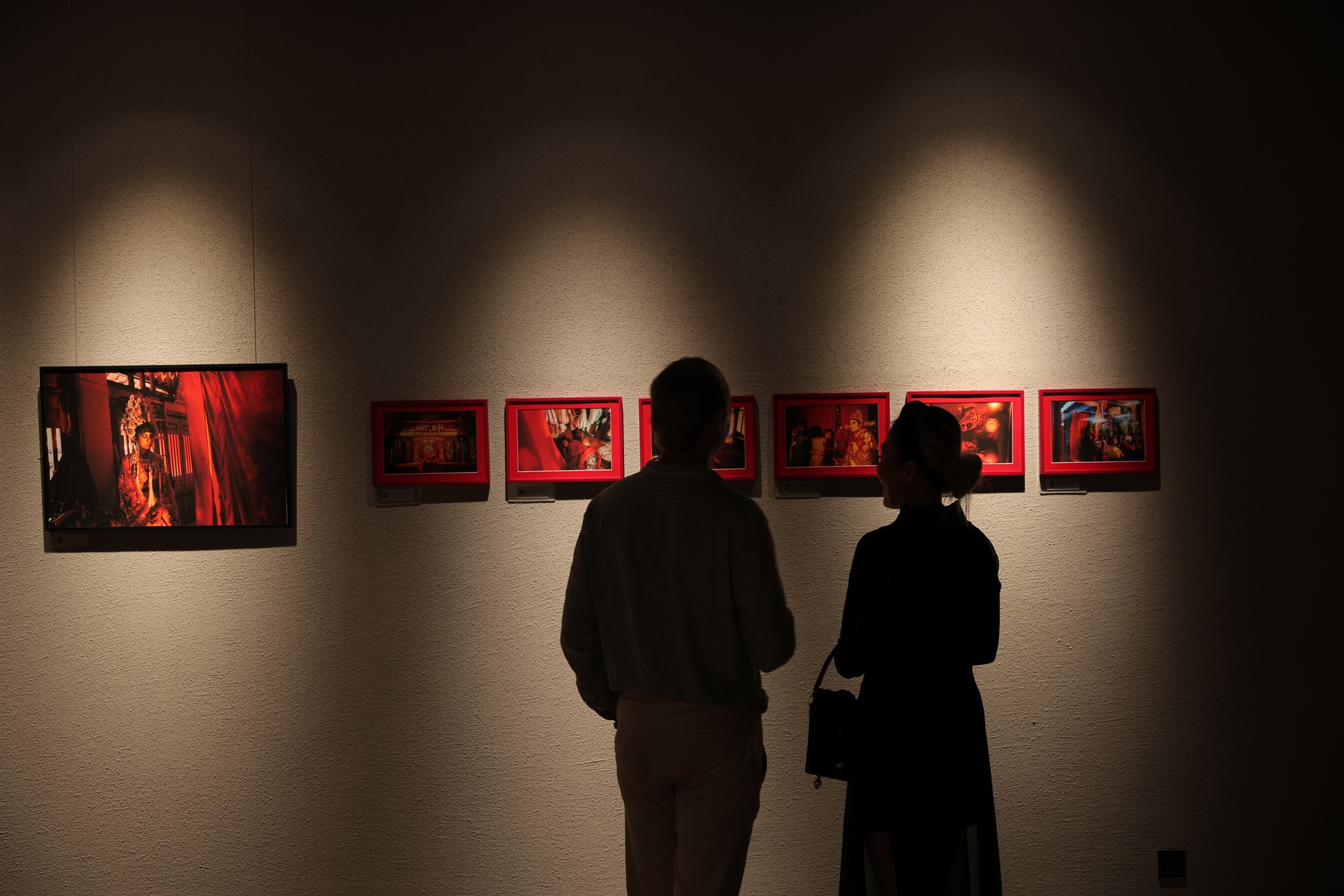 Ba nhiếp ảnh gia kể "sắc đỏ" qua ống kính - Ảnh 1.