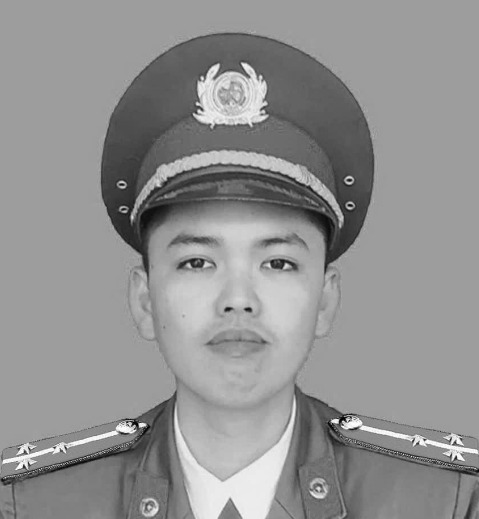 Em gái liệt sĩ Nguyễn Đăng Khải được tuyển dụng vào ngành Công an tỉnh Hưng Yên - Ảnh 2. Em gái liệt sĩ Nguyễn Đăng Khải được tuyển dụng vào ngành Công an tỉnh Hưng Yên - Ảnh 2.