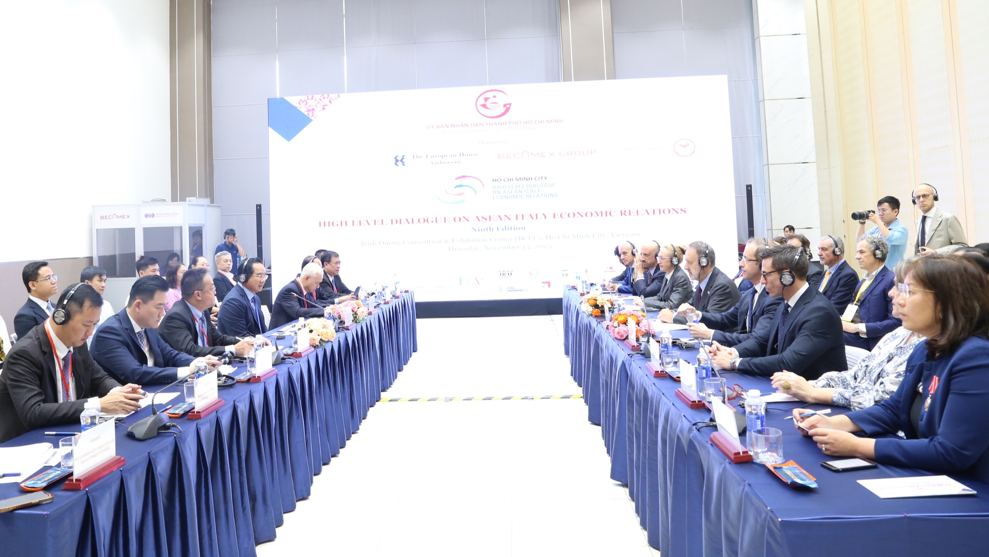 Chủ tịch UBND TP HCM Nguyễn Văn Được tiếp Đại sứ Italia thúc đẩy hợp tác kinh tế - Ảnh 3. Chủ tịch UBND TP HCM Nguyễn Văn Được tiếp Đại sứ Italia thúc đẩy hợp tác kinh tế - Ảnh 3.