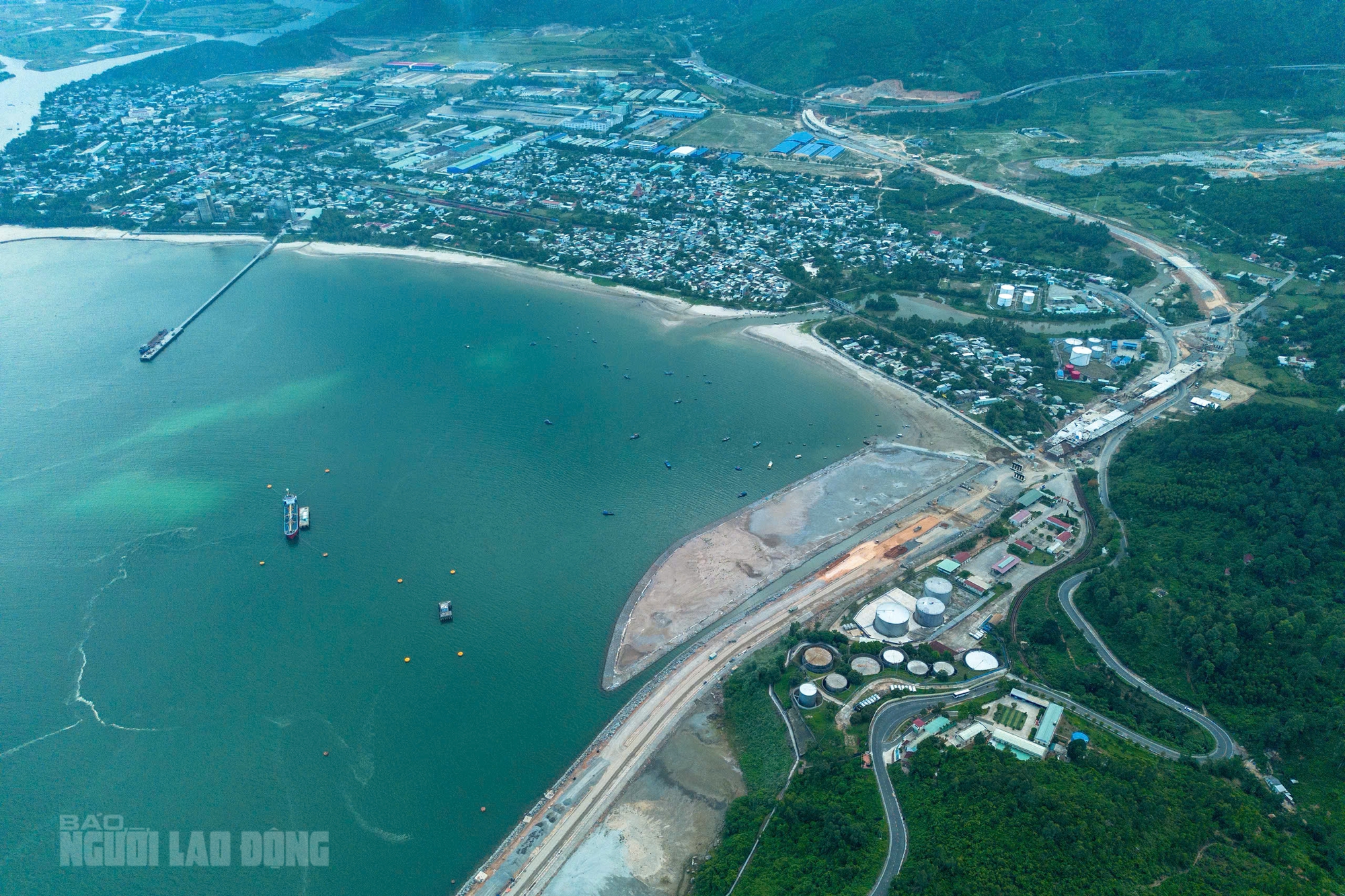 Chủ tịch Đà Nẵng: Lấy sự hài lòng của người dân và doanh nghiệp làm thước đo - Ảnh 2.