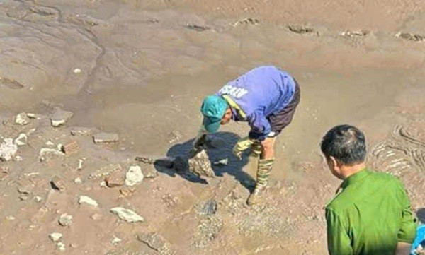 Phát hiện hài cốt dưới lớp bùn ao cá tại xã Tứ Kỳ , TP Hải Phòng - Ảnh 1.