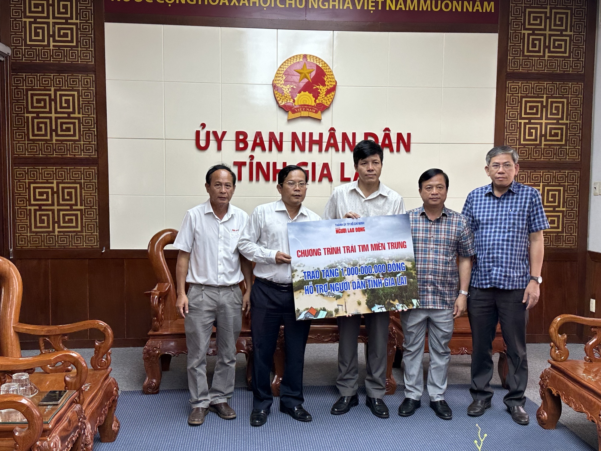 Hơn 90 tỉ đồng ủng hộ Gia Lai khắc phục hậu quả bão số 13 kalmaegi - Ảnh 2.