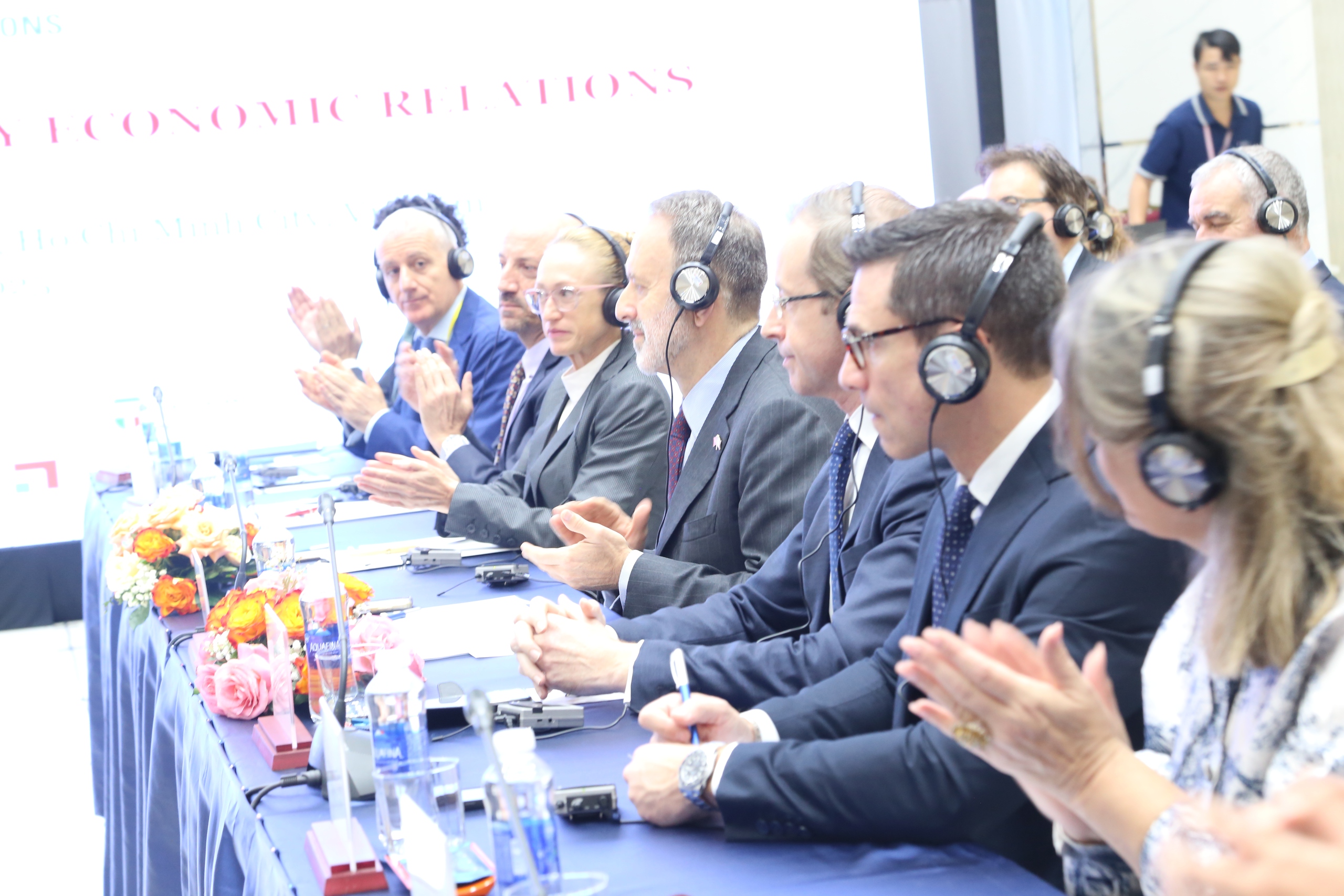 Chủ tịch UBND TP HCM Nguyễn Văn Được tiếp Đại sứ Italia thúc đẩy hợp tác kinh tế - Ảnh 4. Chủ tịch UBND TP HCM Nguyễn Văn Được tiếp Đại sứ Italia thúc đẩy hợp tác kinh tế - Ảnh 4.