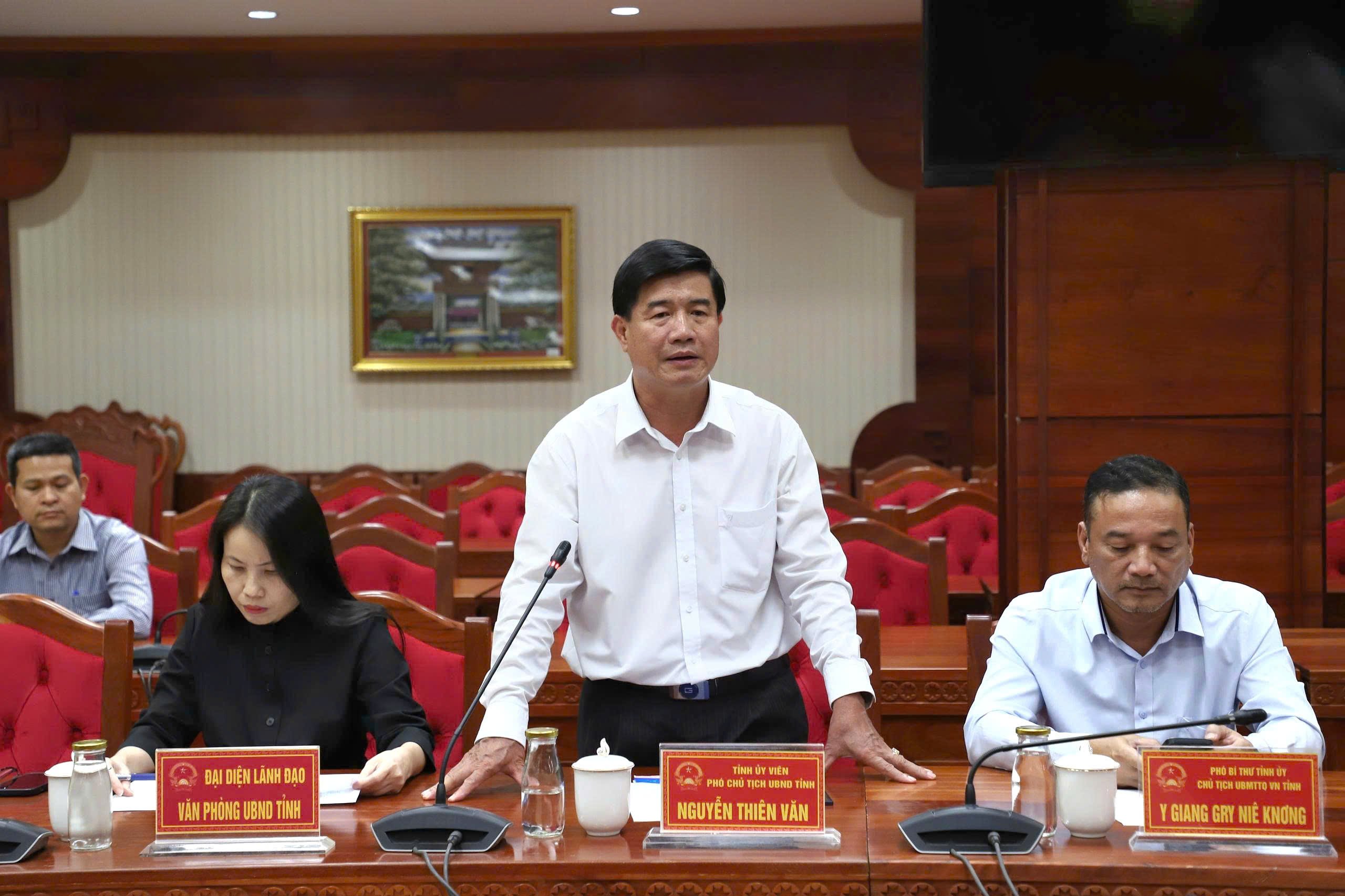 Báo Người Lao Động hỗ trợ Đắk Lắk 700 triệu đồng khắc phục hậu quả mưa bão - Ảnh 3. Báo Người Lao Động hỗ trợ Đắk Lắk 700 triệu đồng khắc phục hậu quả mưa bão - Ảnh 3.