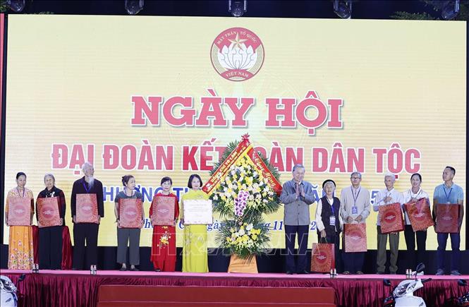 Tổng Bí thư Tô Lâm kêu gọi đại đoàn kết toàn dân tộc trong Ngày hội đại đoàn kết 2025 - Ảnh 4. Tổng Bí thư Tô Lâm kêu gọi đại đoàn kết toàn dân tộc trong Ngày hội đại đoàn kết 2025 - Ảnh 4.