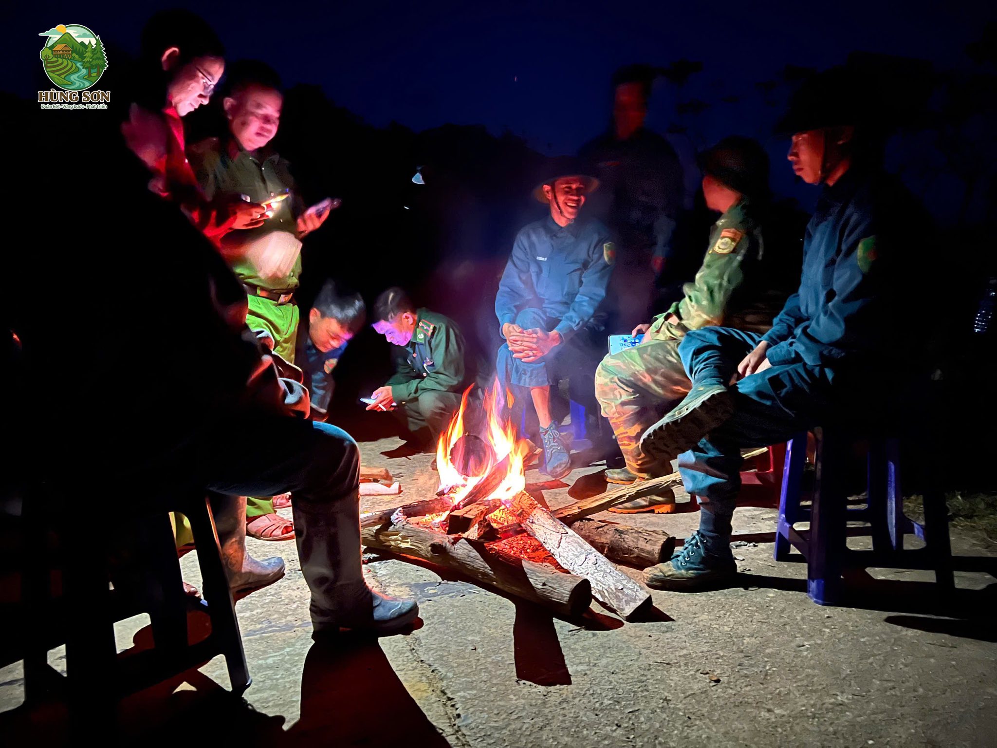 Toàn cảnh vụ sạt lở nghi vùi lấp 3 người ở Đà Nẵng nhìn từ flycam - Ảnh 2. Toàn cảnh vụ sạt lở nghi vùi lấp 3 người ở Đà Nẵng nhìn từ flycam - Ảnh 2.