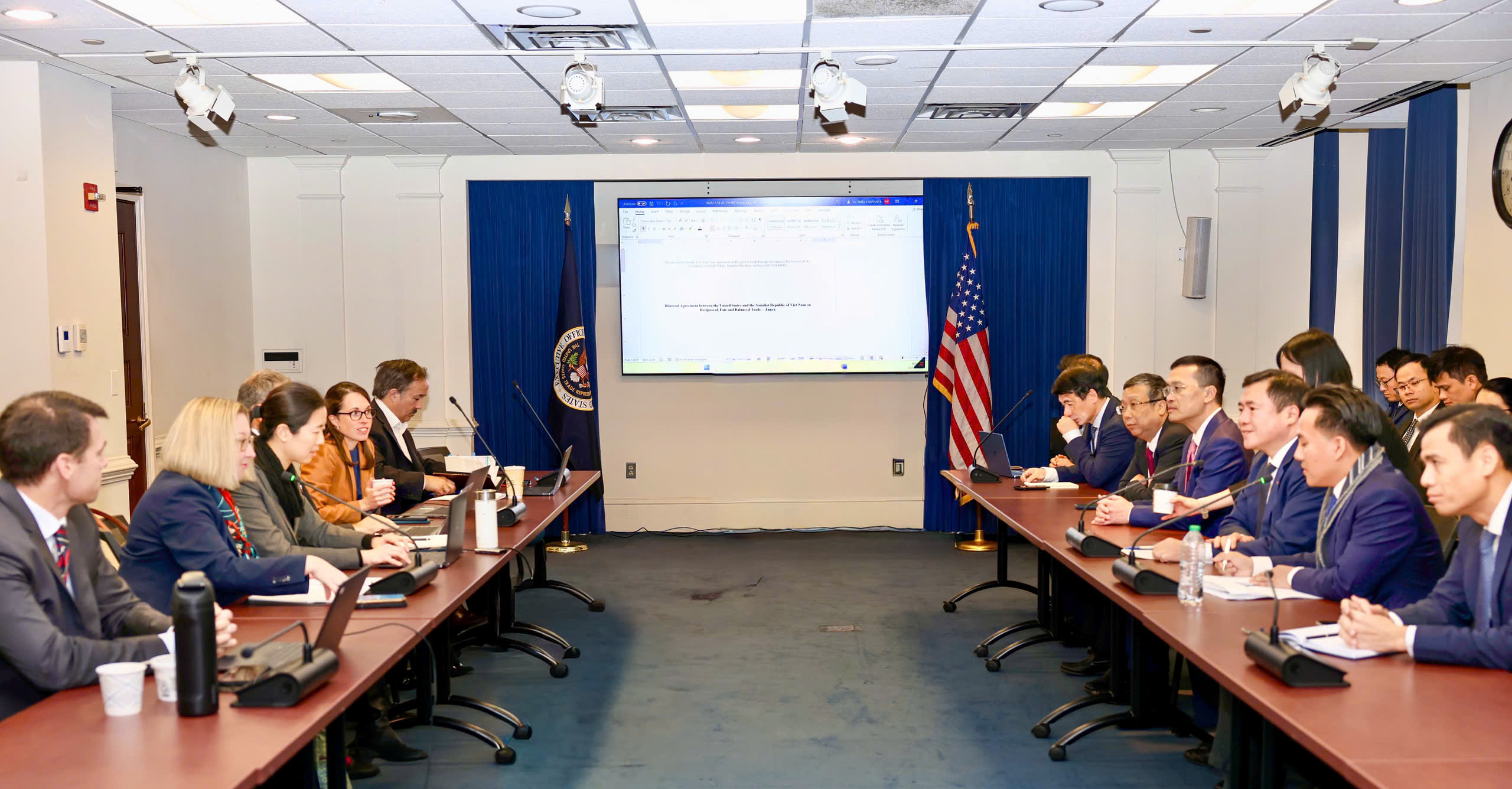 Việt Nam và Mỹ thống nhất đẩy nhanh tiến trình Hiệp định Thương mại đối ứng - Ảnh 1. Việt Nam và Mỹ thống nhất đẩy nhanh tiến trình Hiệp định Thương mại đối ứng - Ảnh 1.