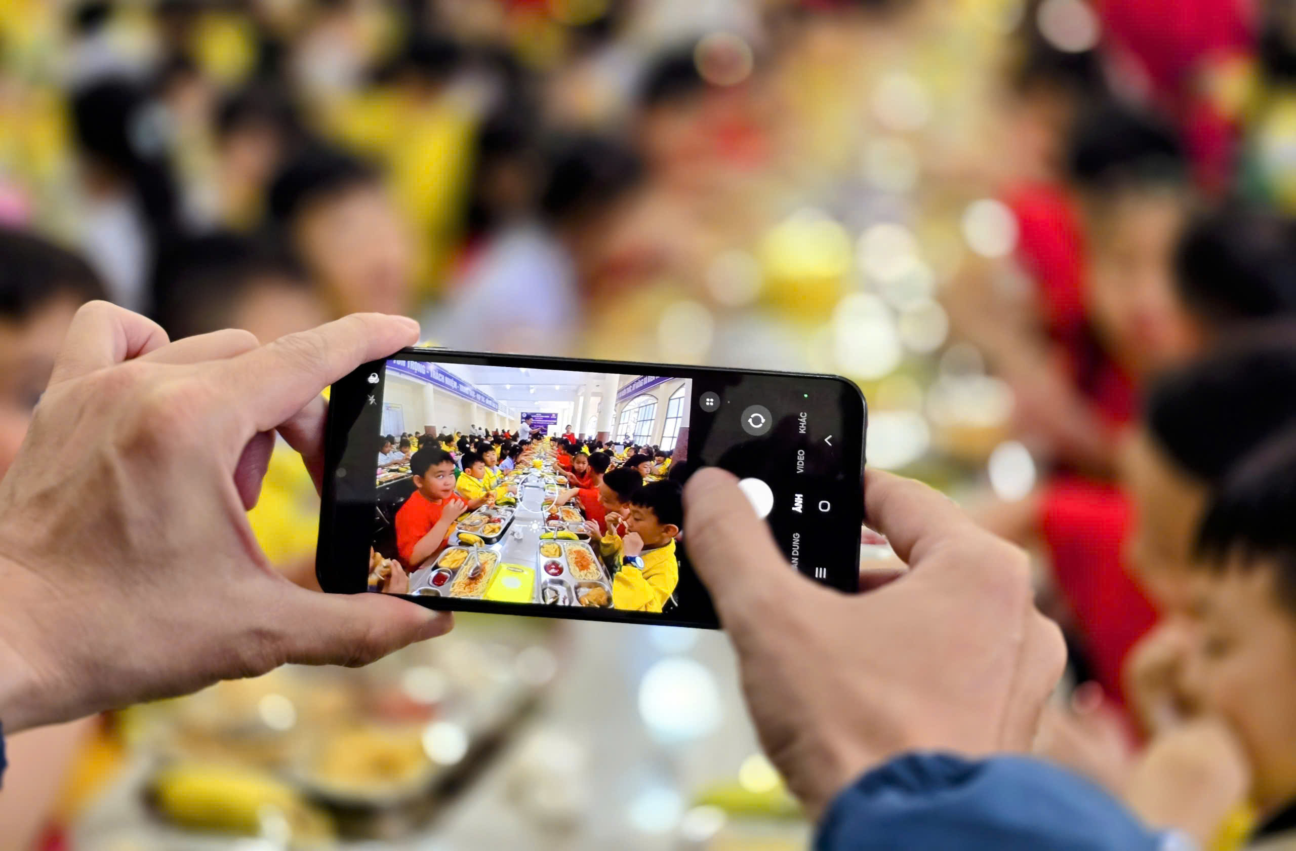 Suất ăn bán trú Trường Tiểu học Trưng Vương có gì sau khi bếp ăn hoạt động trở lại? - Ảnh 17.