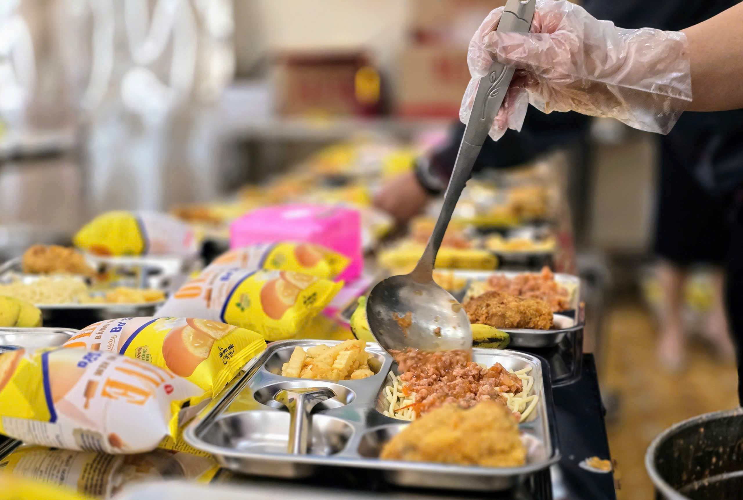 Suất ăn bán trú Trường Tiểu học Trưng Vương có gì sau khi bếp ăn hoạt động trở lại? - Ảnh 5.