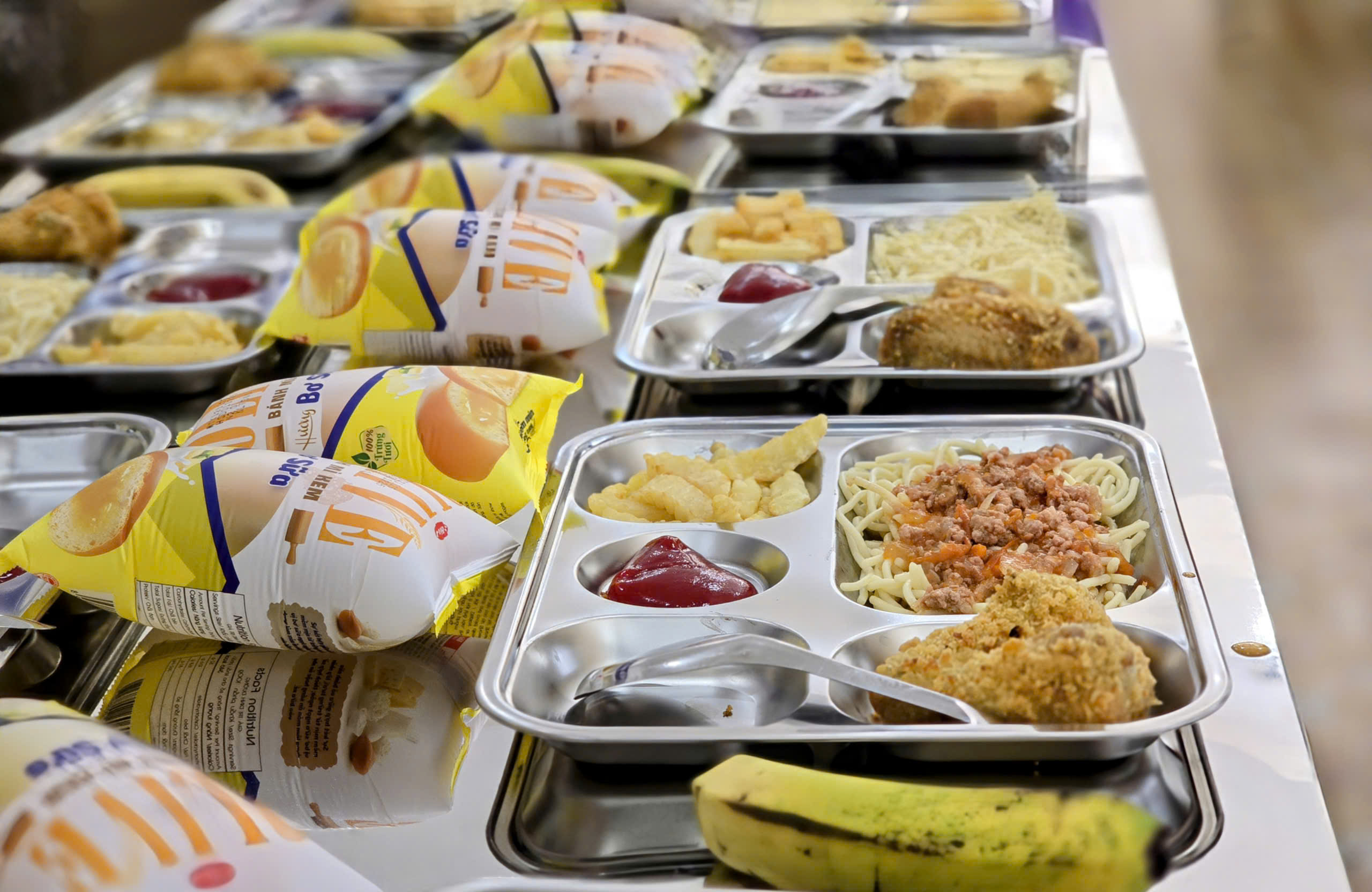 Suất ăn bán trú Trường Tiểu học Trưng Vương có gì sau khi bếp ăn hoạt động trở lại? - Ảnh 6.