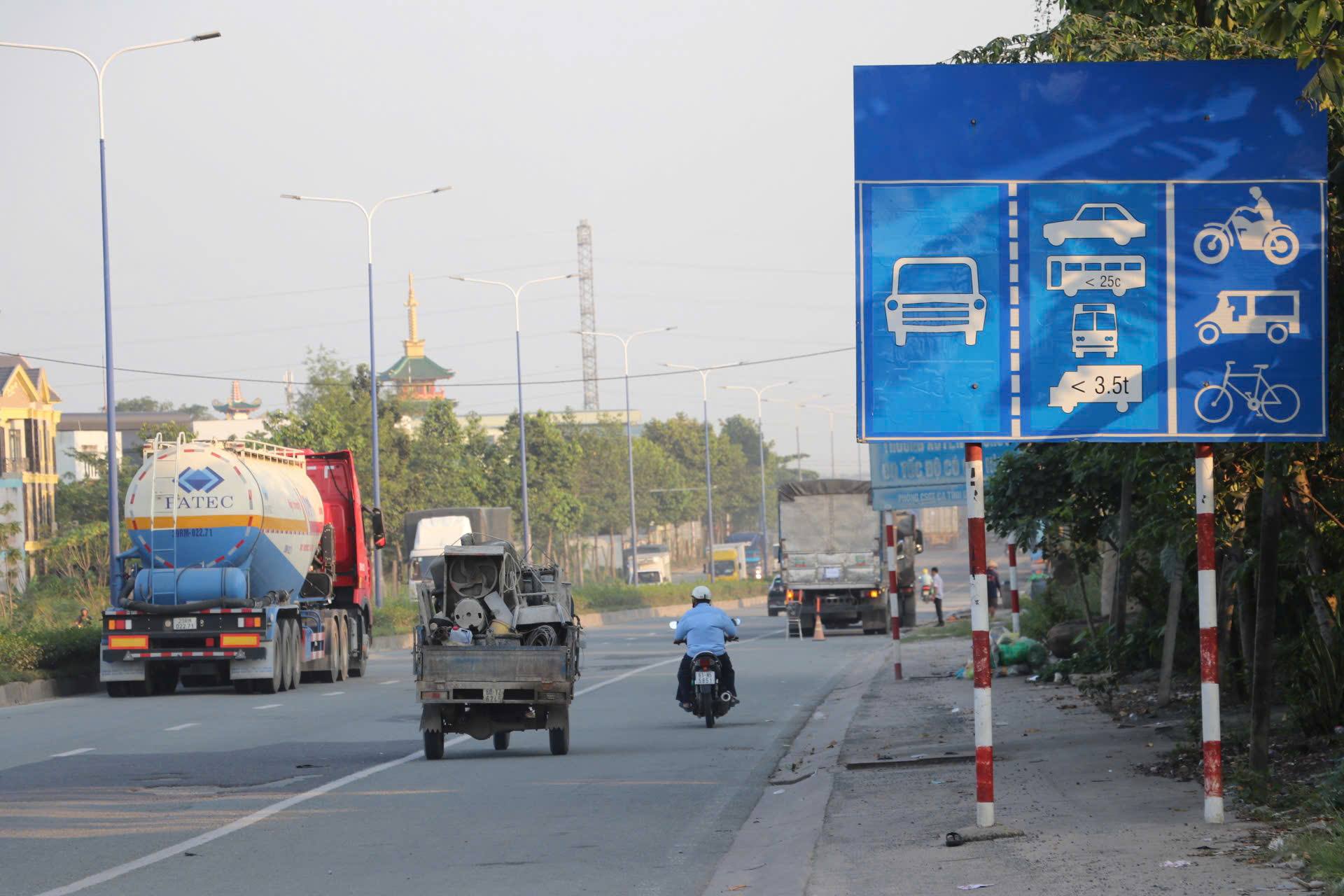 Phân làn khẩn cấp đường Mỹ Phước - Tân Vạn - Ảnh 1. Phân làn khẩn cấp đường Mỹ Phước - Tân Vạn - Ảnh 1.