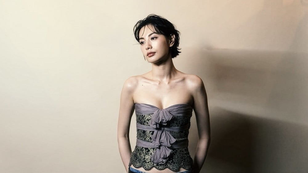 "Mỹ nhân đẹp nhất thế giới" cùng mẹ bắt kẻ cướp có vũ khí - Ảnh 2.