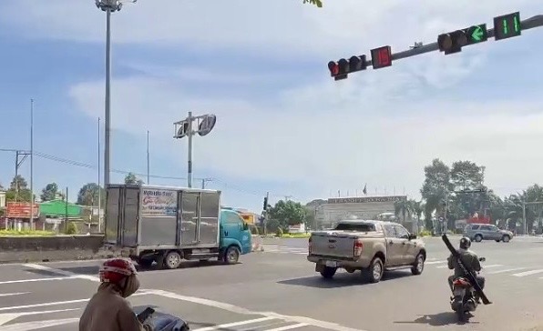 Nhiều tài xế vẫn lúng túng với quy định giao thông mới trên Quốc lộ 51 - Ảnh 4.