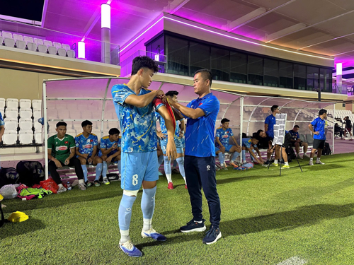 U22 Việt Nam tiến bộ nhờ "thầy nội" - Ảnh 1. U22 Việt Nam tiến bộ nhờ "thầy nội" - Ảnh 1.