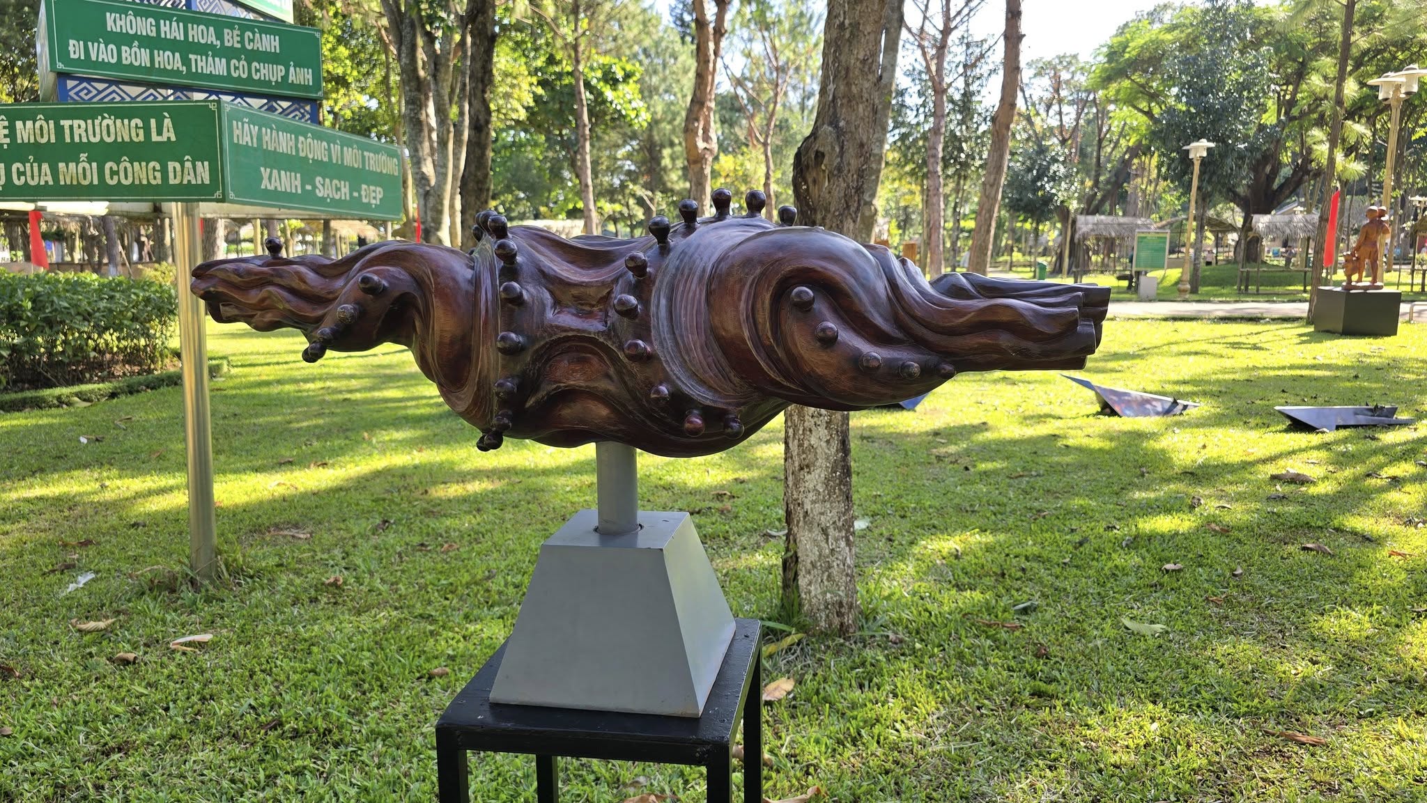 Hào hứng với triển lãm "Giao hòa" và hội thảo tôn vinh họa sĩ Xu Man - Ảnh 2.