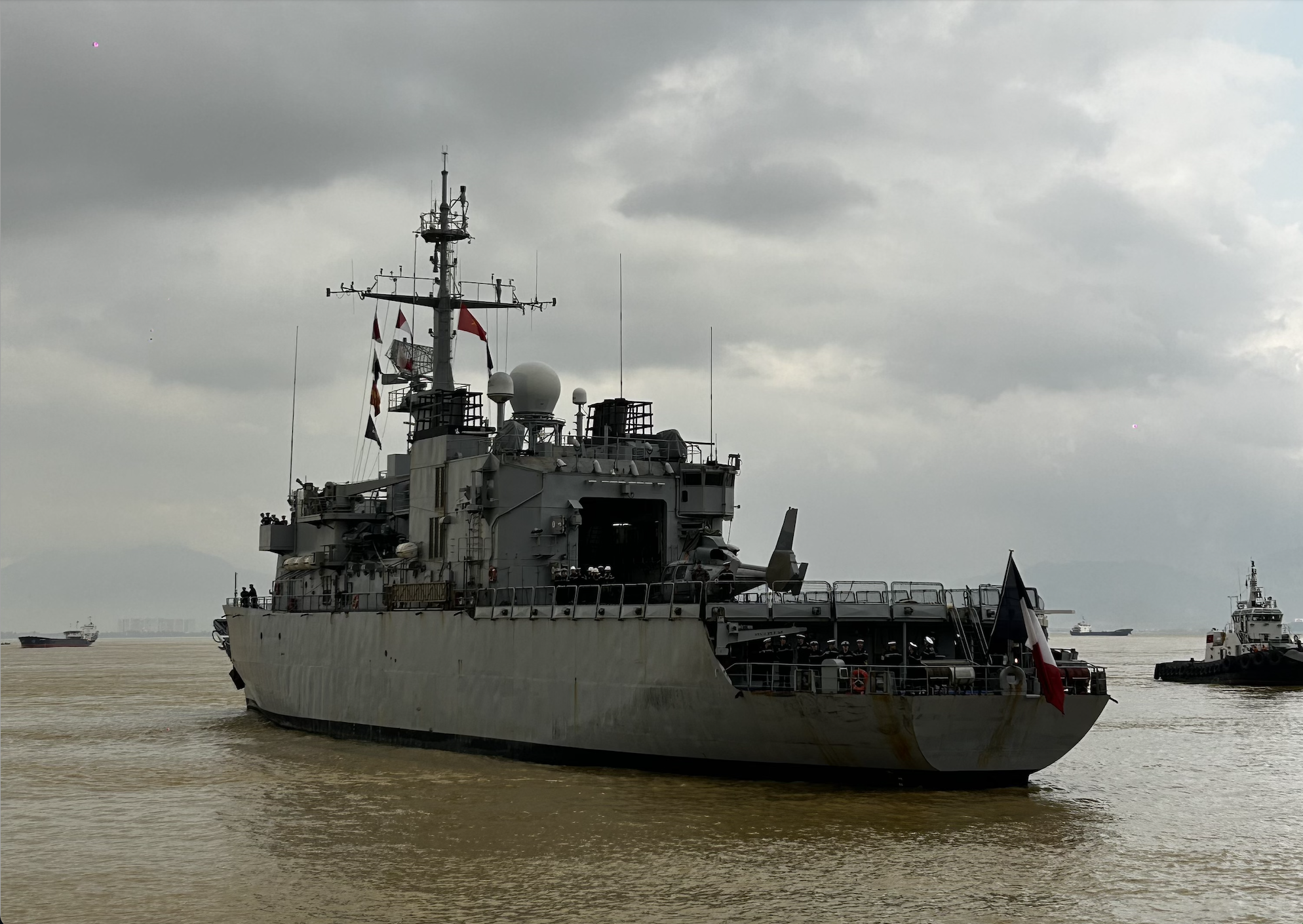 VIDEO: Cận cảnh tàu Hải quân Pháp thăm Đà Nẵng - Ảnh 1.