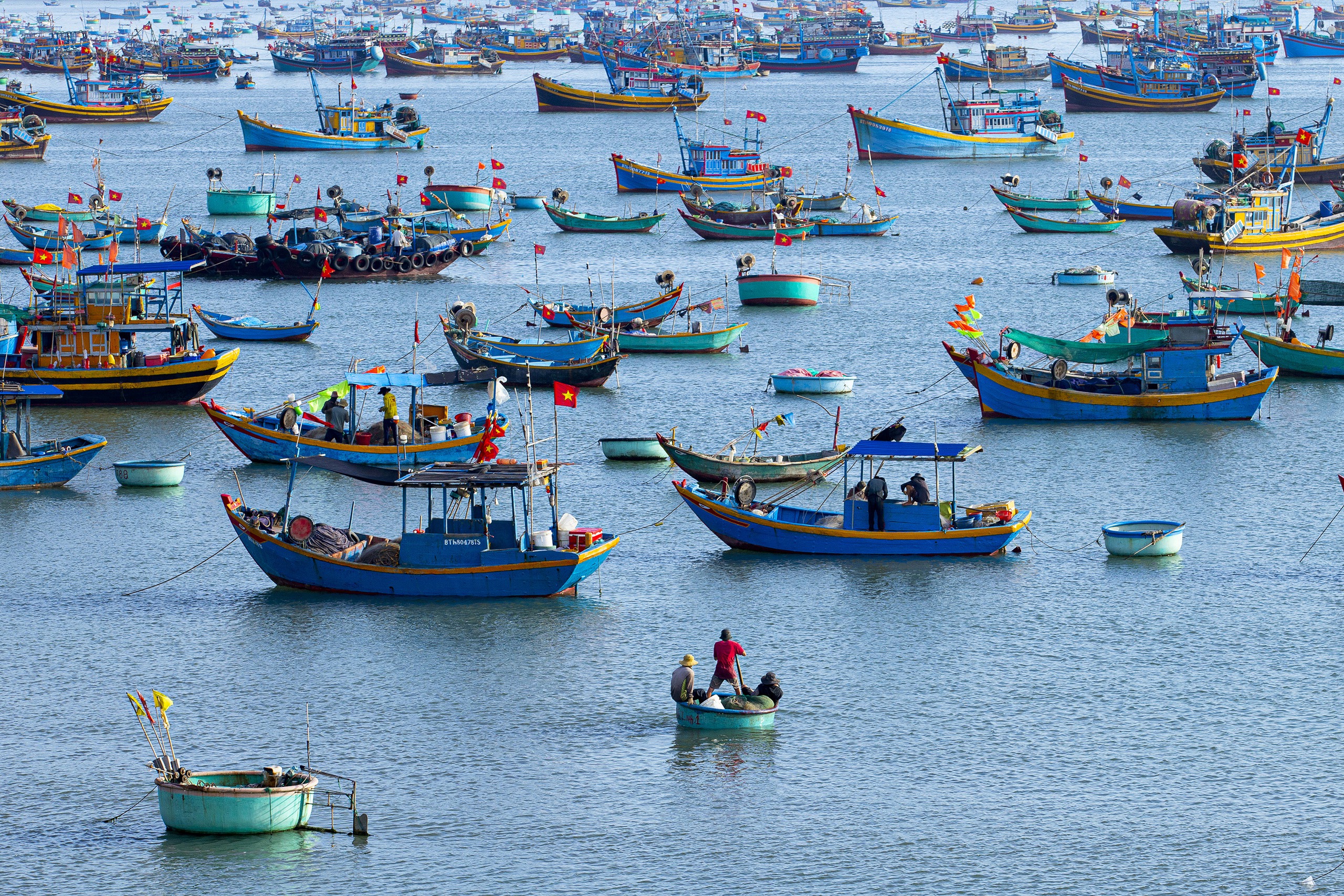 Ảnh đẹp trong tuần: Cờ bay lộng gió - Ảnh 3.