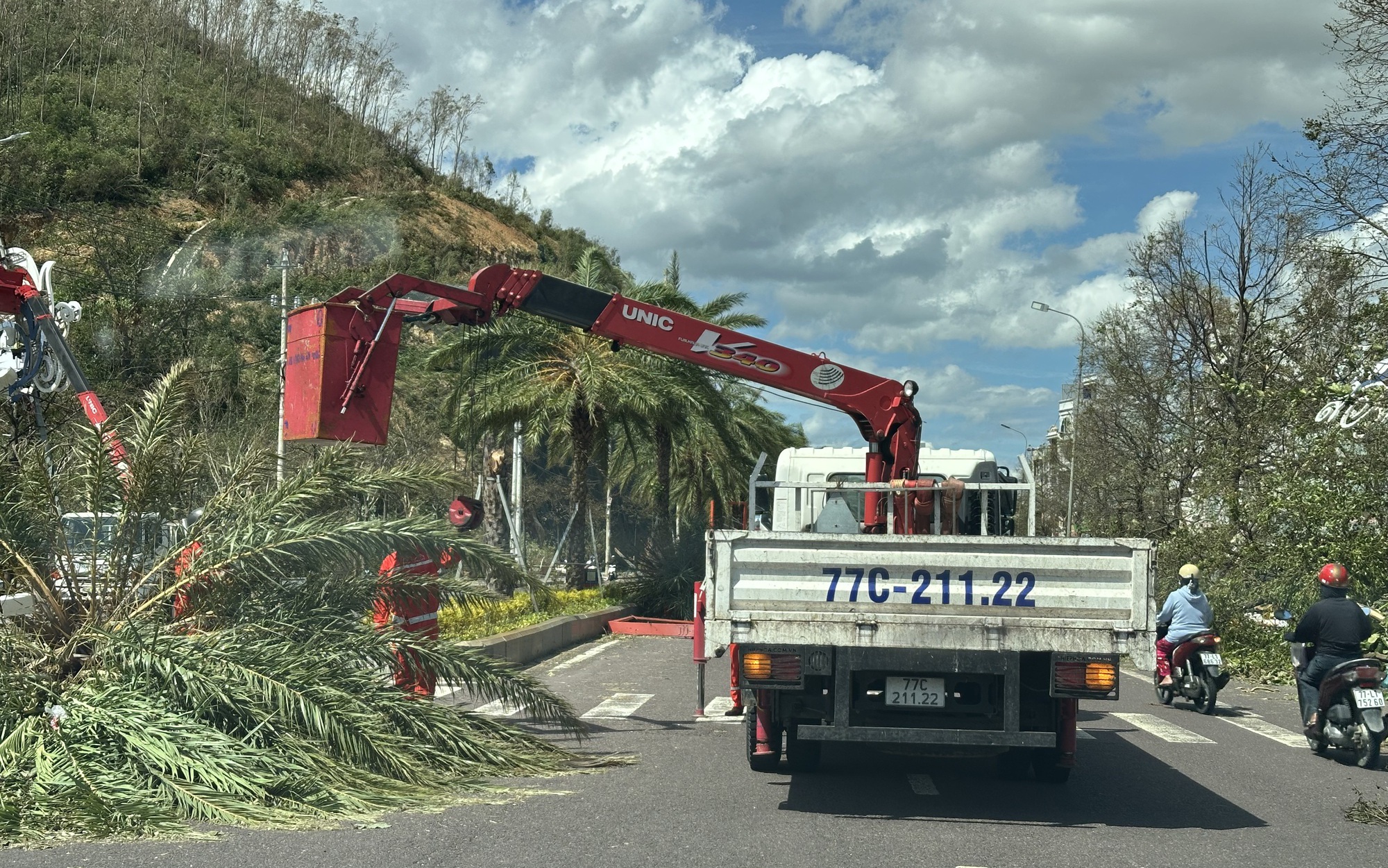 Miền Bắc rét dưới 8 độ C , Miền Trung mưa lớn tới 850 mm từ 16 - 18 / 11 - Ảnh 2. Miền Bắc rét dưới 8 độ C , Miền Trung mưa lớn tới 850 mm từ 16 - 18 / 11 - Ảnh 2.