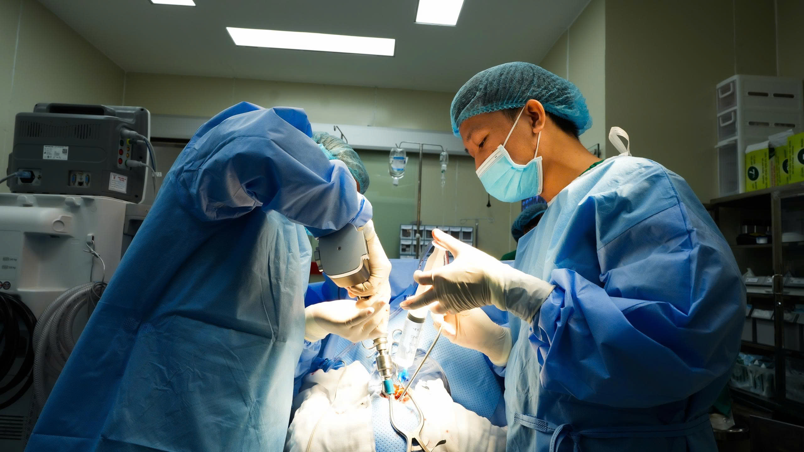 Cấp cứu bệnh nhân có bệnh lạ với “làn khói ” trong não - Ảnh 1.