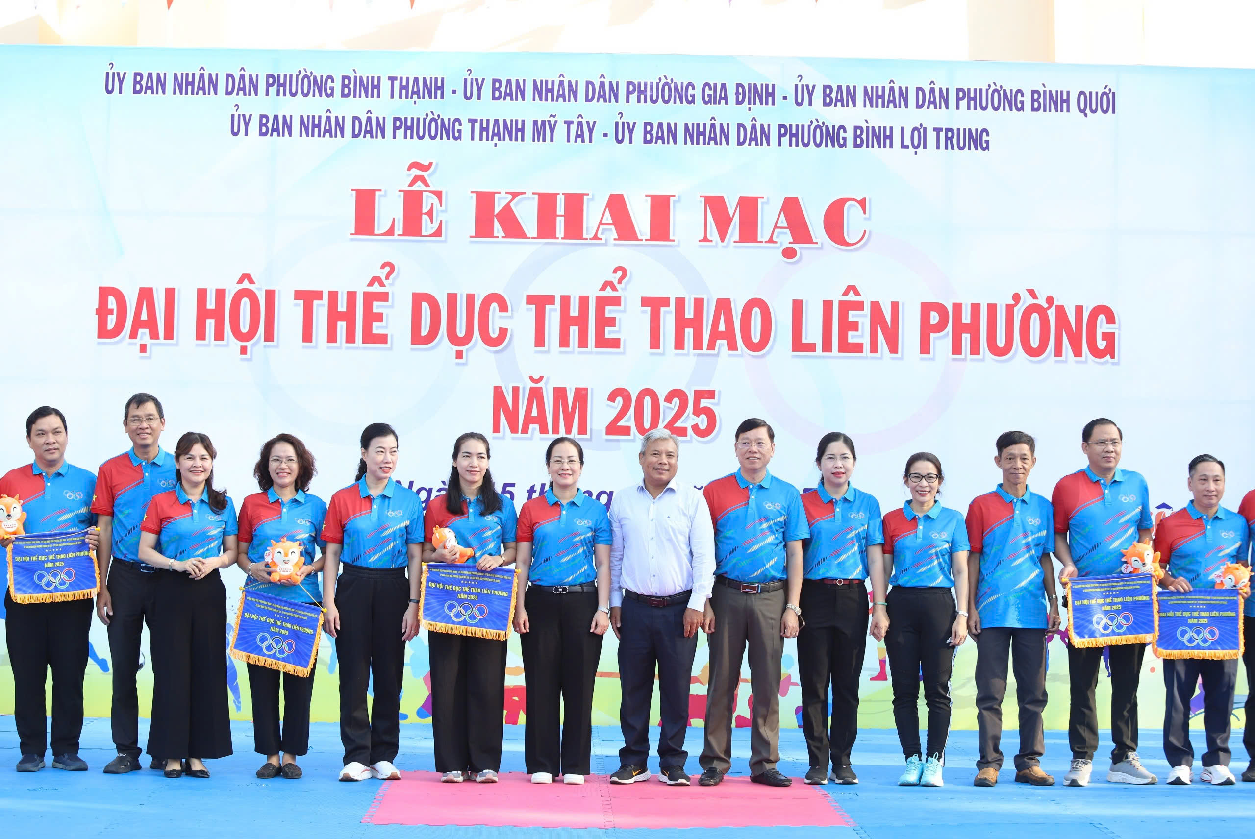 2.000 vận động viên tham gia Đại hội Thể dục Thể thao liên phường 2025 tại TPHCM - Ảnh 1.