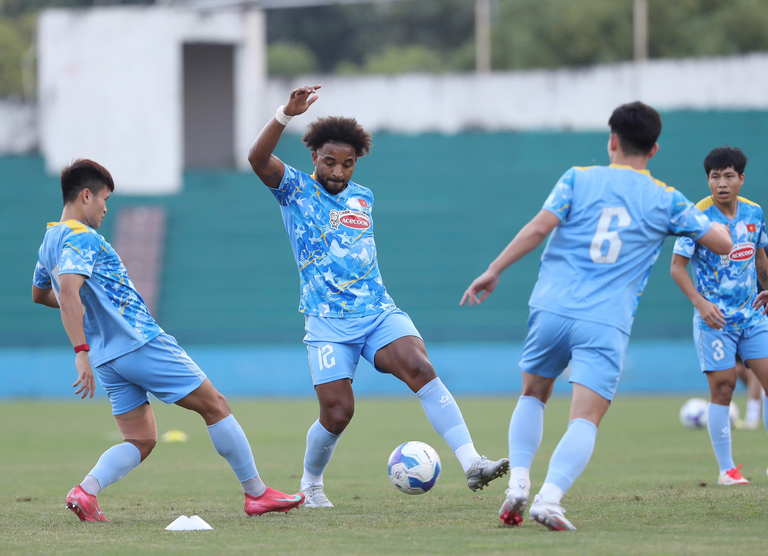 Đội trưởng Đỗ Duy Mạnh: Xuân Son là tiền đạo xuất sắc - Ảnh 5.