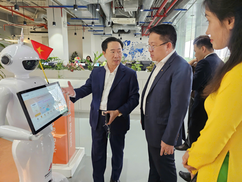 Platforma digitală accelerează integrarea inteligenței artificiale - Fotografia 1. Nền tảng số tăng tốc tích hợp AI - Ảnh 1.