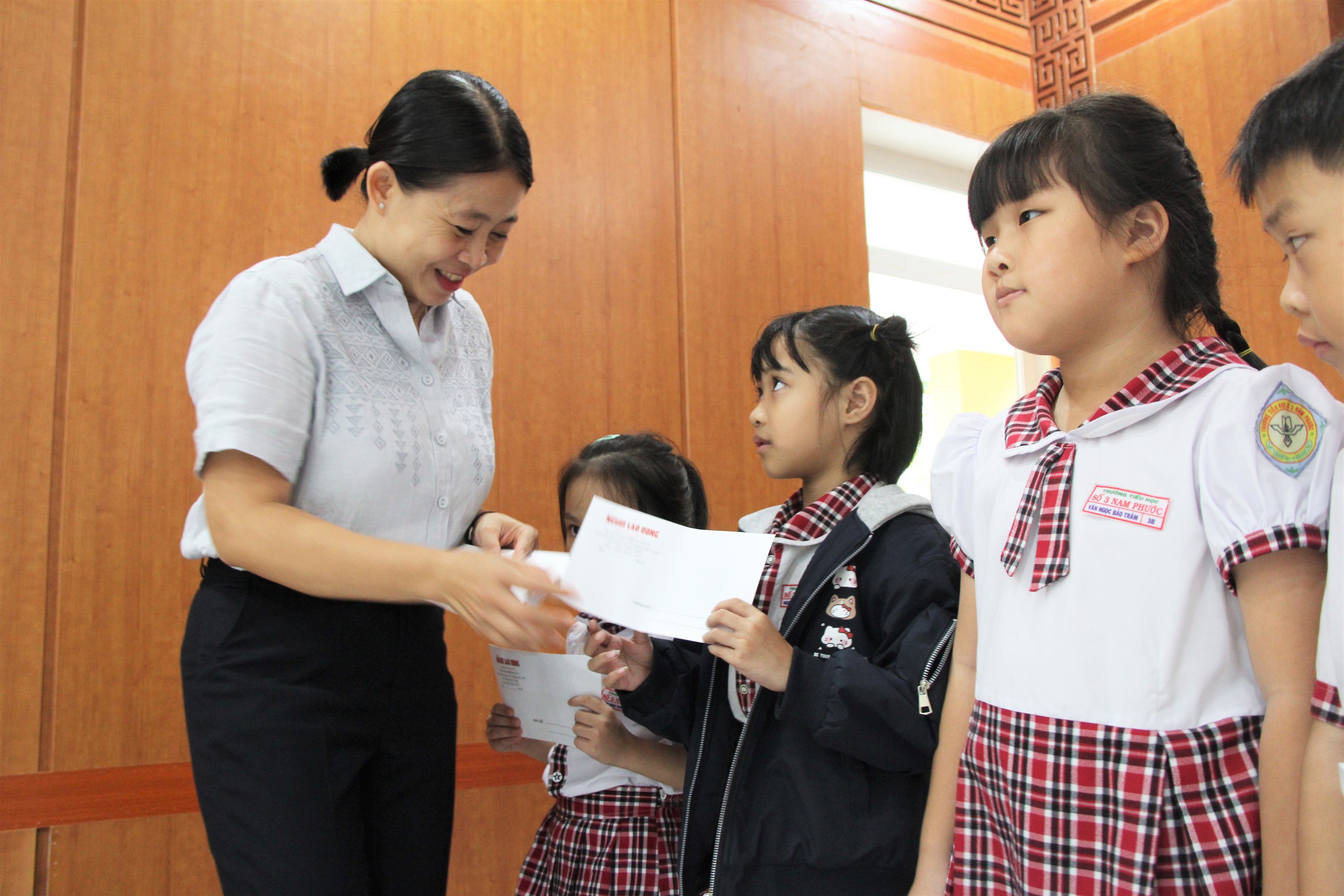 Trái tim miền Trung hỗ trợ Trường Tiểu học số 3 Nam Phước tại Đà Nẵng - Ảnh 10. Trái tim miền Trung hỗ trợ Trường Tiểu học số 3 Nam Phước tại Đà Nẵng - Ảnh 10.