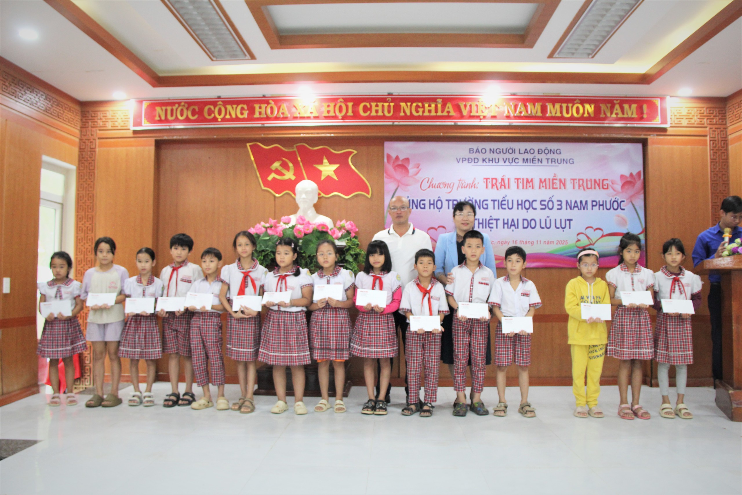 Trái tim miền Trung hỗ trợ Trường Tiểu học số 3 Nam Phước tại Đà Nẵng - Ảnh 6. Trái tim miền Trung hỗ trợ Trường Tiểu học số 3 Nam Phước tại Đà Nẵng - Ảnh 6.