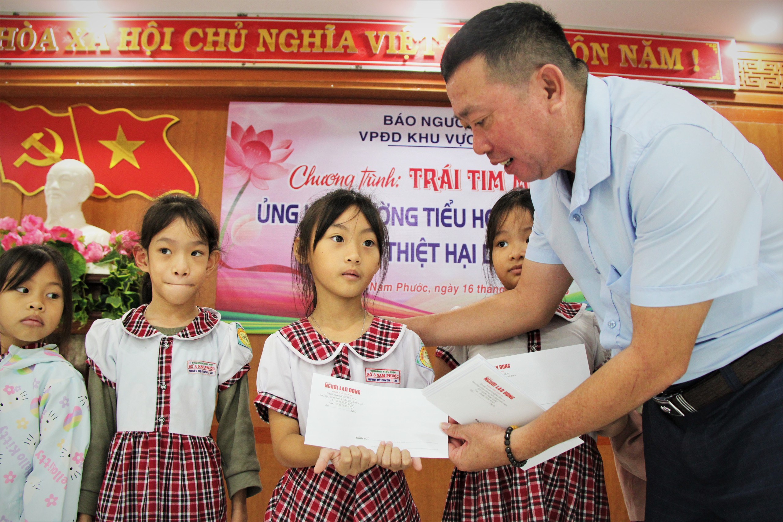 Trái tim miền Trung hỗ trợ Trường Tiểu học số 3 Nam Phước tại Đà Nẵng - Ảnh 2. Trái tim miền Trung hỗ trợ Trường Tiểu học số 3 Nam Phước tại Đà Nẵng - Ảnh 2.