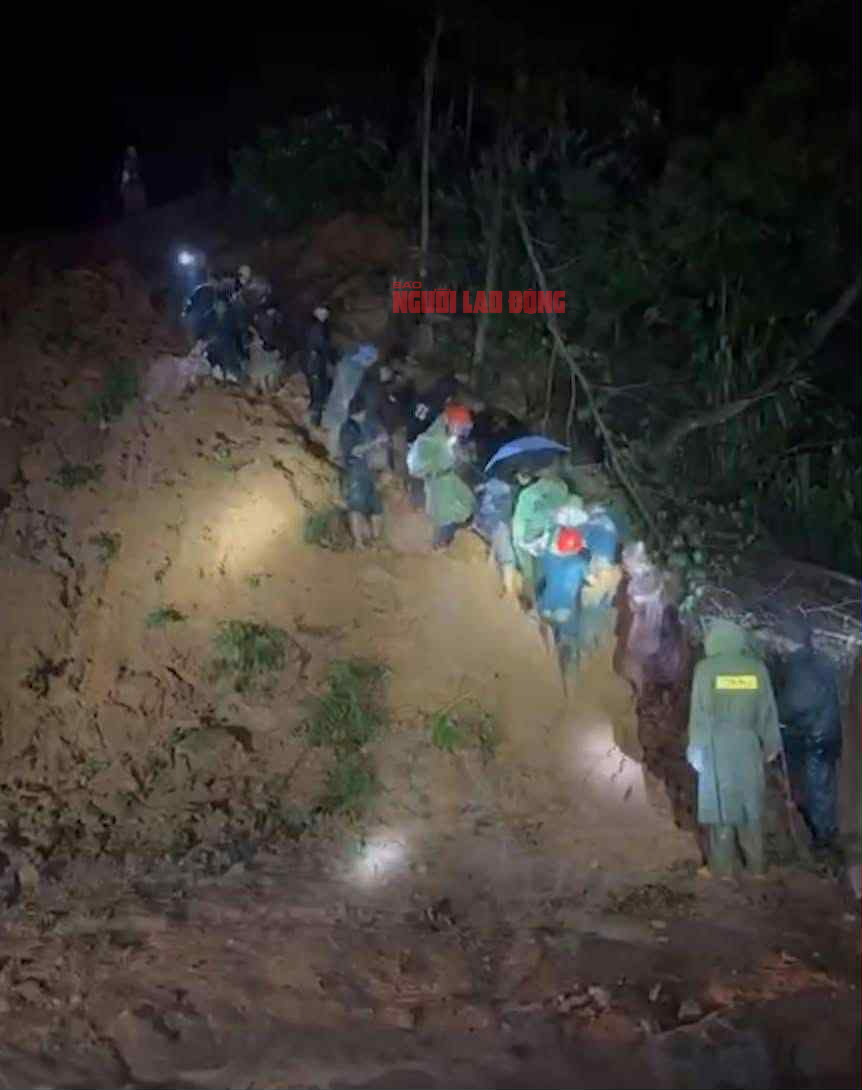 Khánh Hòa: Sạt lở đèo Khánh Lê, nhiều người trên xe khách tử vong - Ảnh 3.