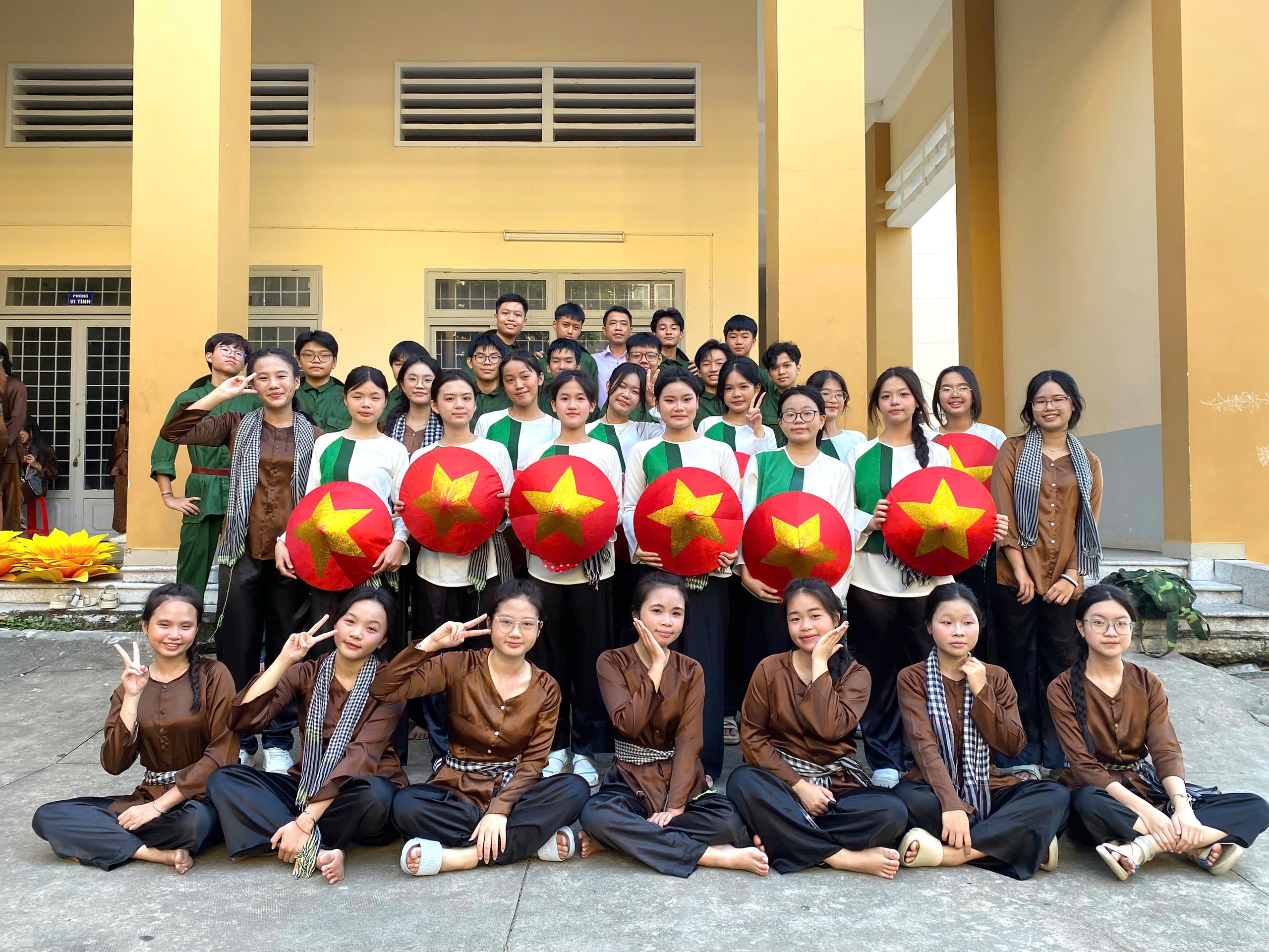 Phụ huynh TP HCM đã mua BHYT, có được hoàn tiền? - Ảnh 1.