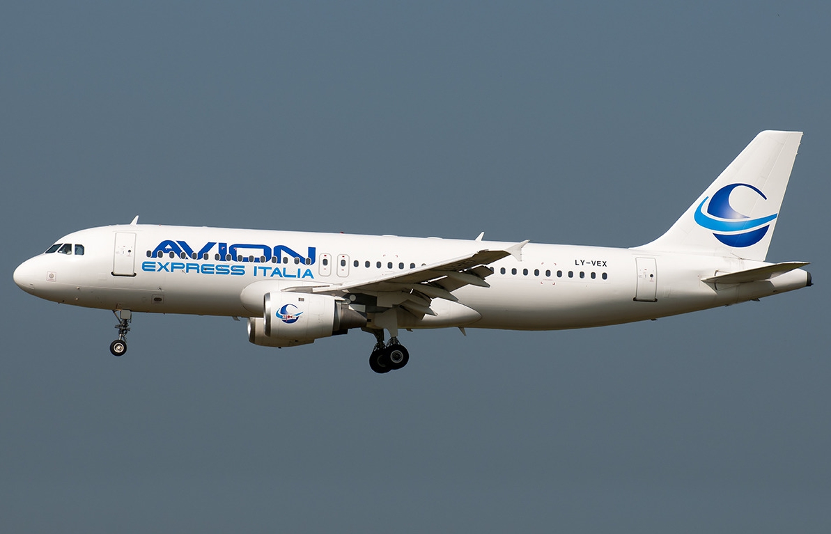 Cơ phó bị tố dùng giấy tờ giả để lái hàng trăm hành khách khắp châu Âu - Ảnh 1.