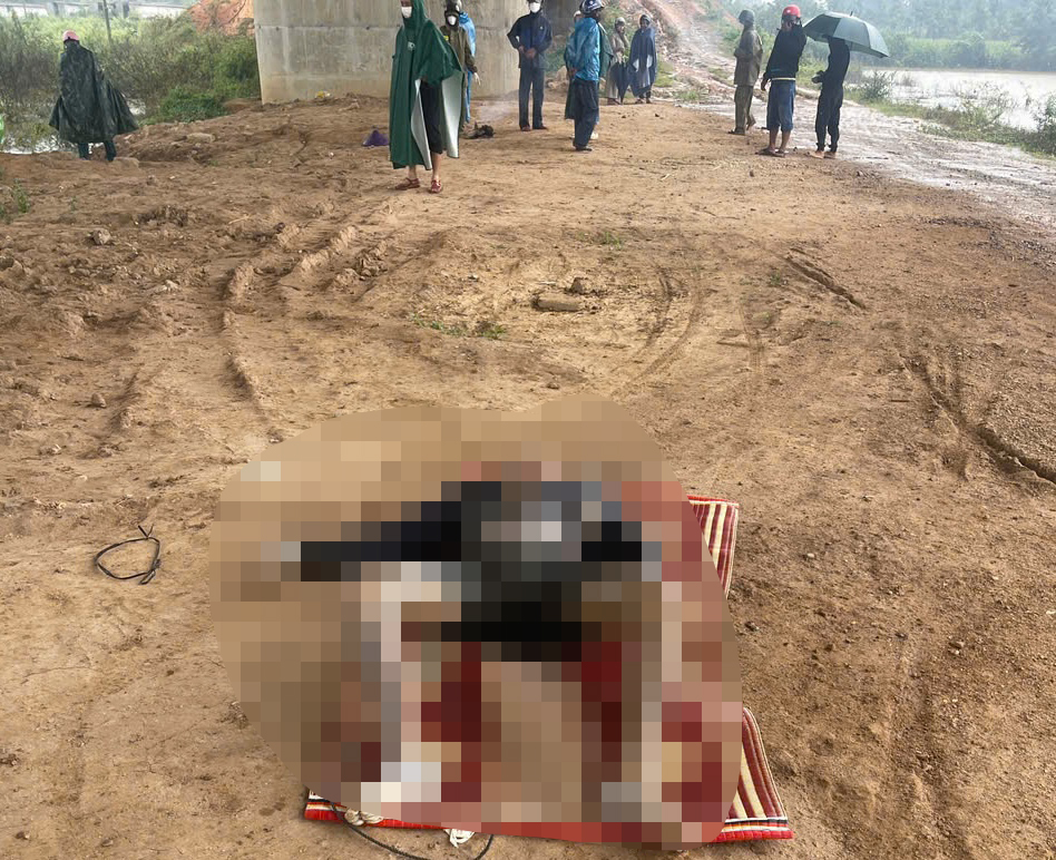 Thi thể người đàn ông nổi trên sông Đăk Bla ở xã Ngọk Bay - Ảnh 1. Thi thể người đàn ông nổi trên sông Đăk Bla ở xã Ngọk Bay - Ảnh 1.