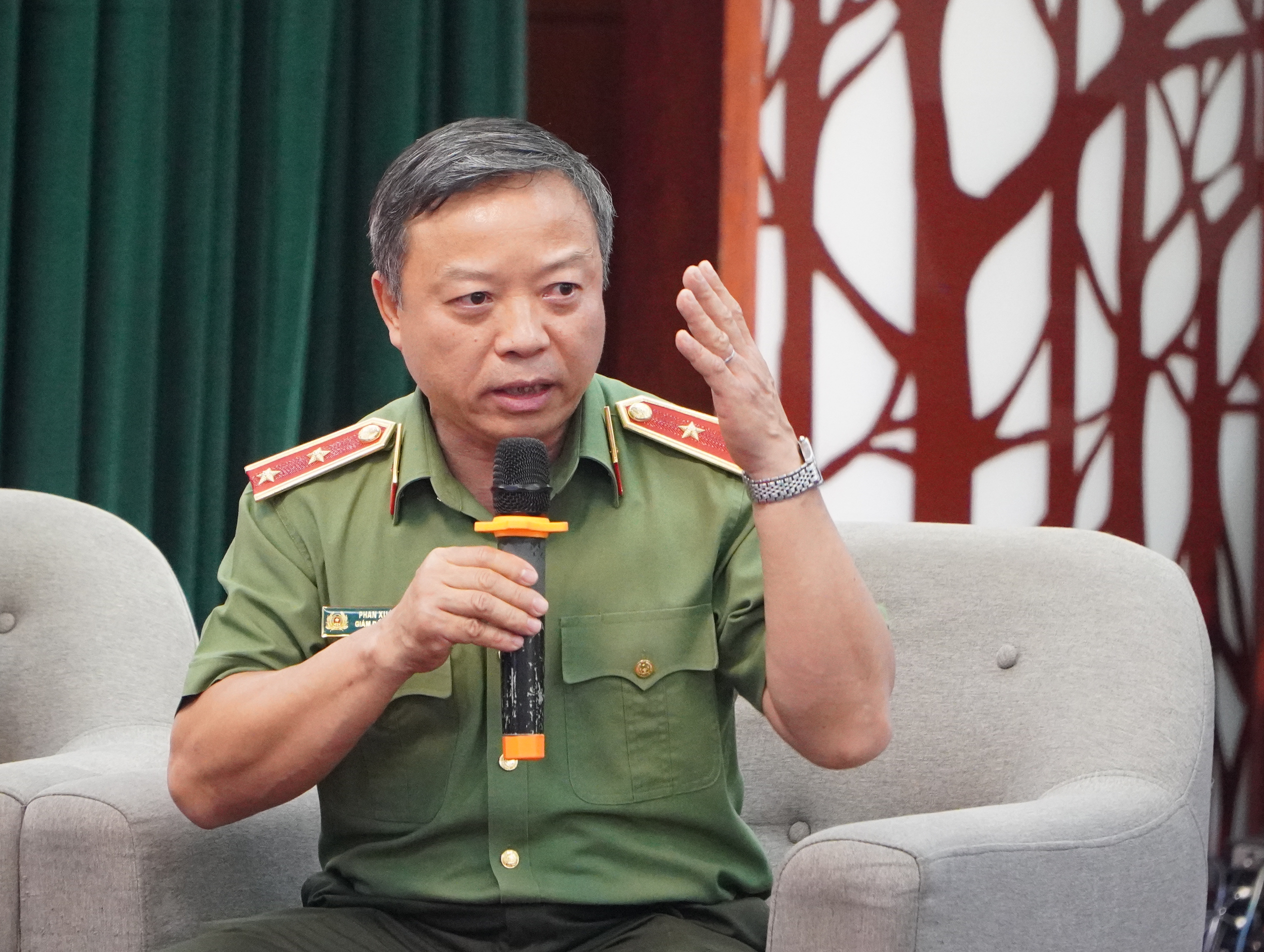 Quyền con người tại Việt Nam: Cán bộ công an nhường vắc xin COVID - 19 cho phạm nhân - Ảnh 1.