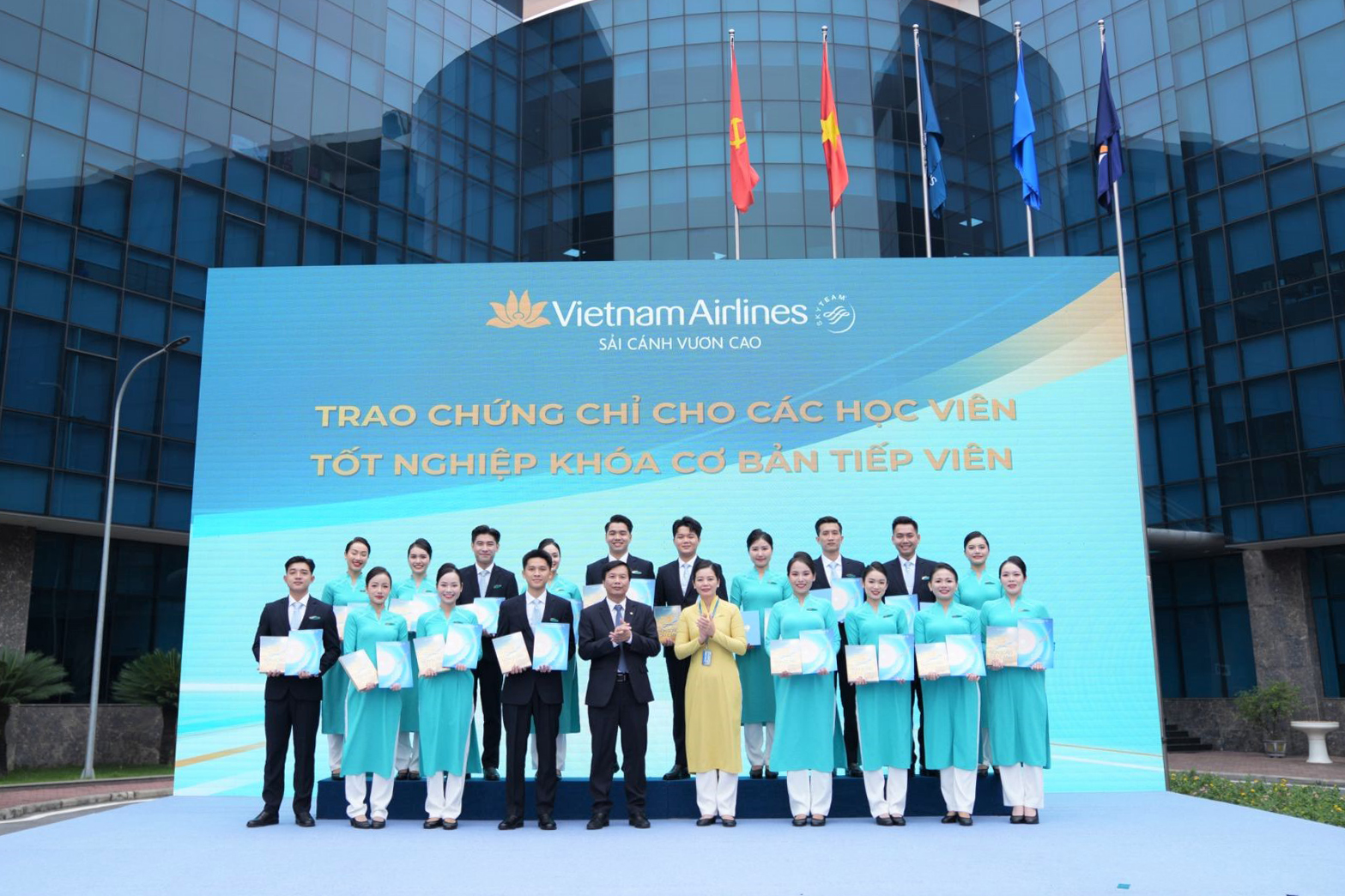 Vietnam Airlines tổ chức thành công Ngày hội việc làm 2025 lần đầu tiên - Ảnh 1.