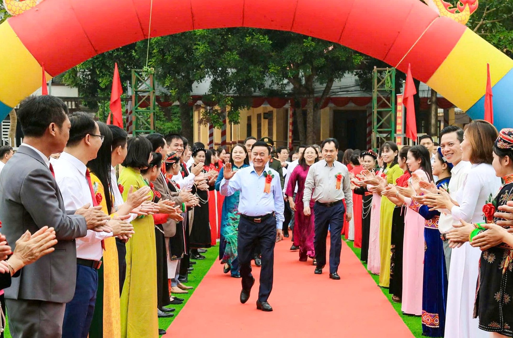 Thường trực Ban Bí thư dự Ngày hội Đại đoàn kết toàn dân tộc tại Lào Cai - Ảnh 1.