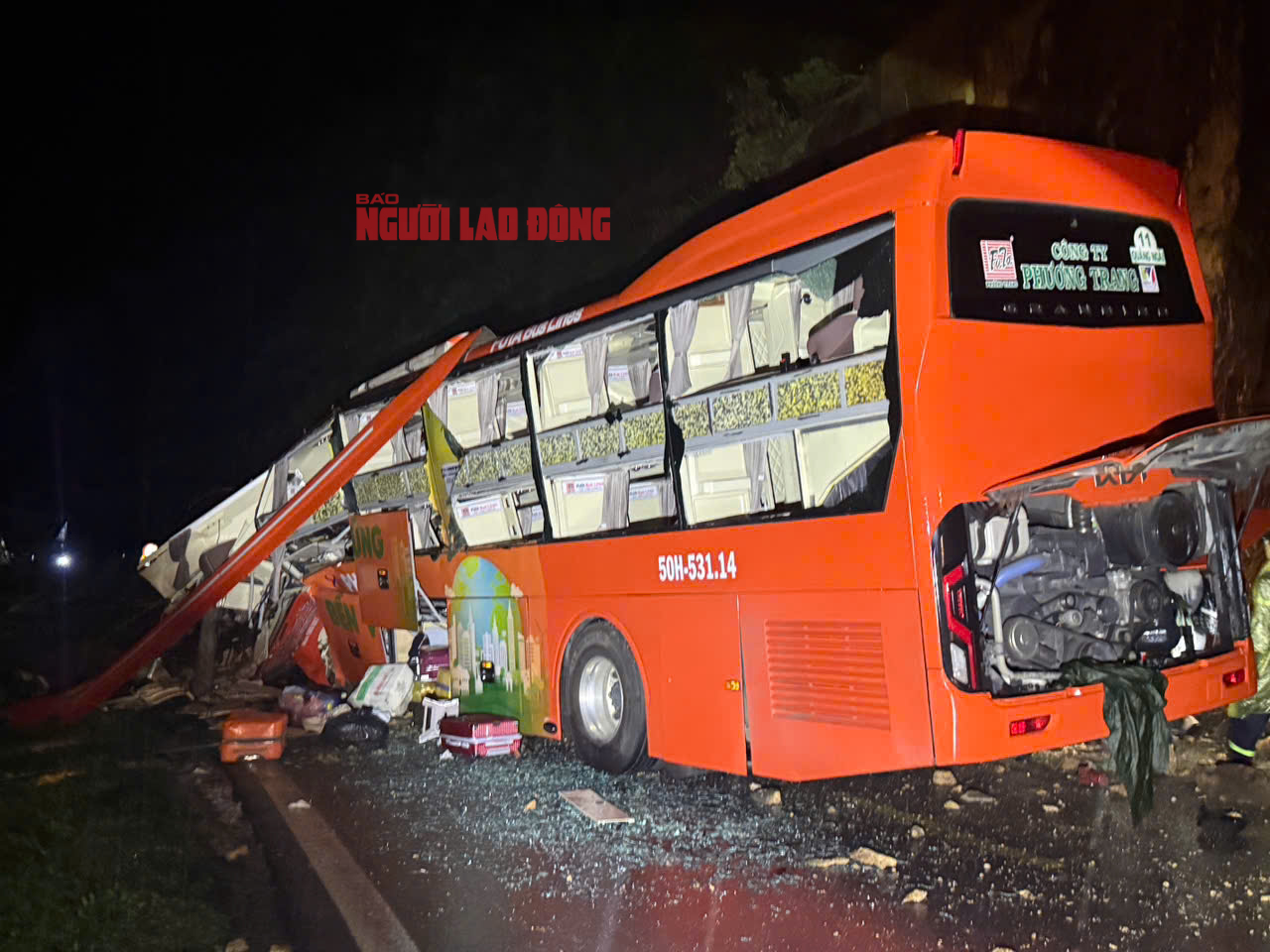 Cận cảnh hiện trường vụ sạt lở đèo Khánh Lê khiến 6 người chết, 16 người bị thương - Ảnh 6. Cận cảnh hiện trường vụ sạt lở đèo Khánh Lê khiến 6 người chết, 16 người bị thương - Ảnh 6.