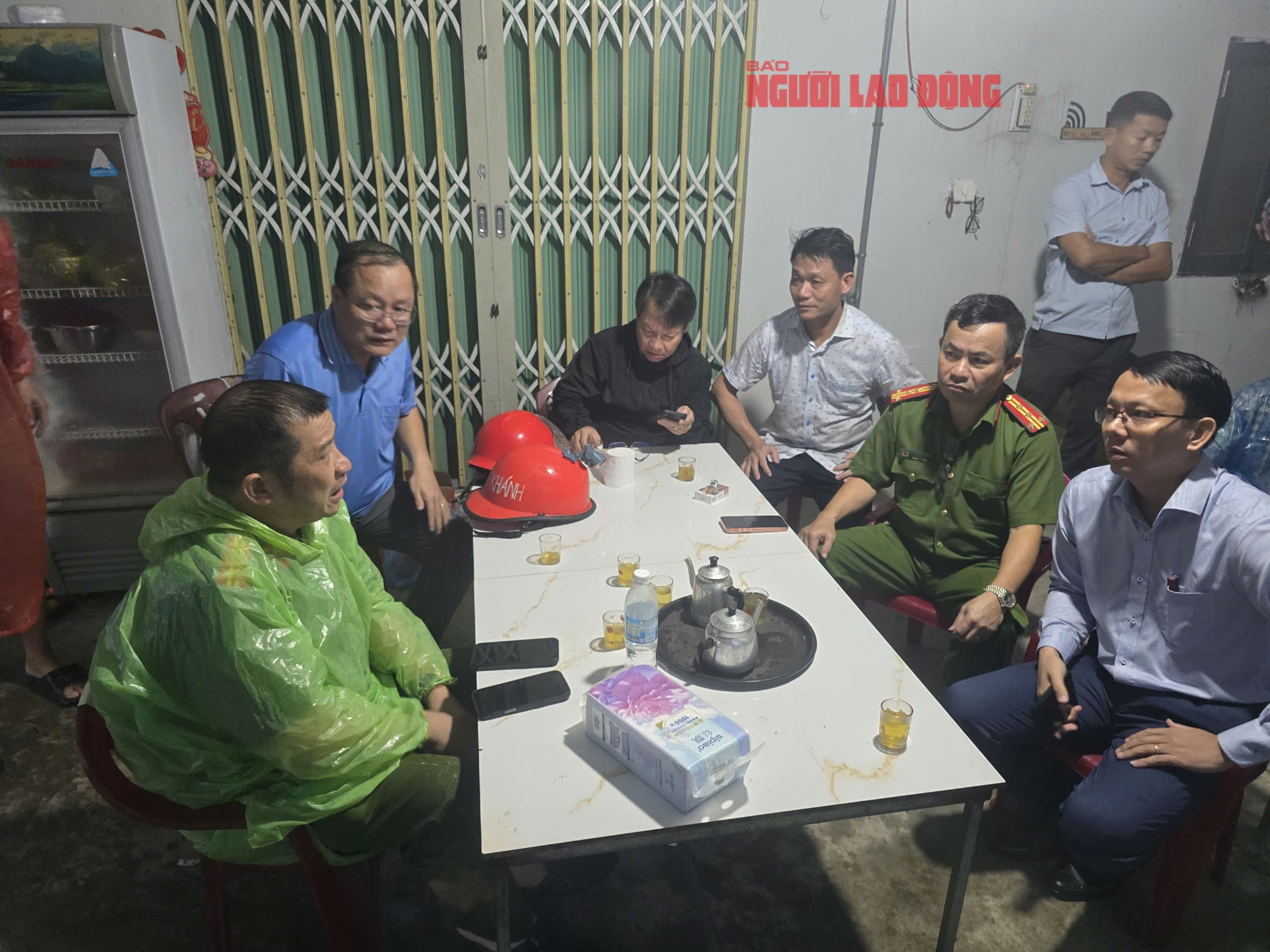 Cận cảnh hiện trường vụ sạt lở đèo Khánh Lê khiến 6 người chết, 16 người bị thương - Ảnh 7. Cận cảnh hiện trường vụ sạt lở đèo Khánh Lê khiến 6 người chết, 16 người bị thương - Ảnh 7.